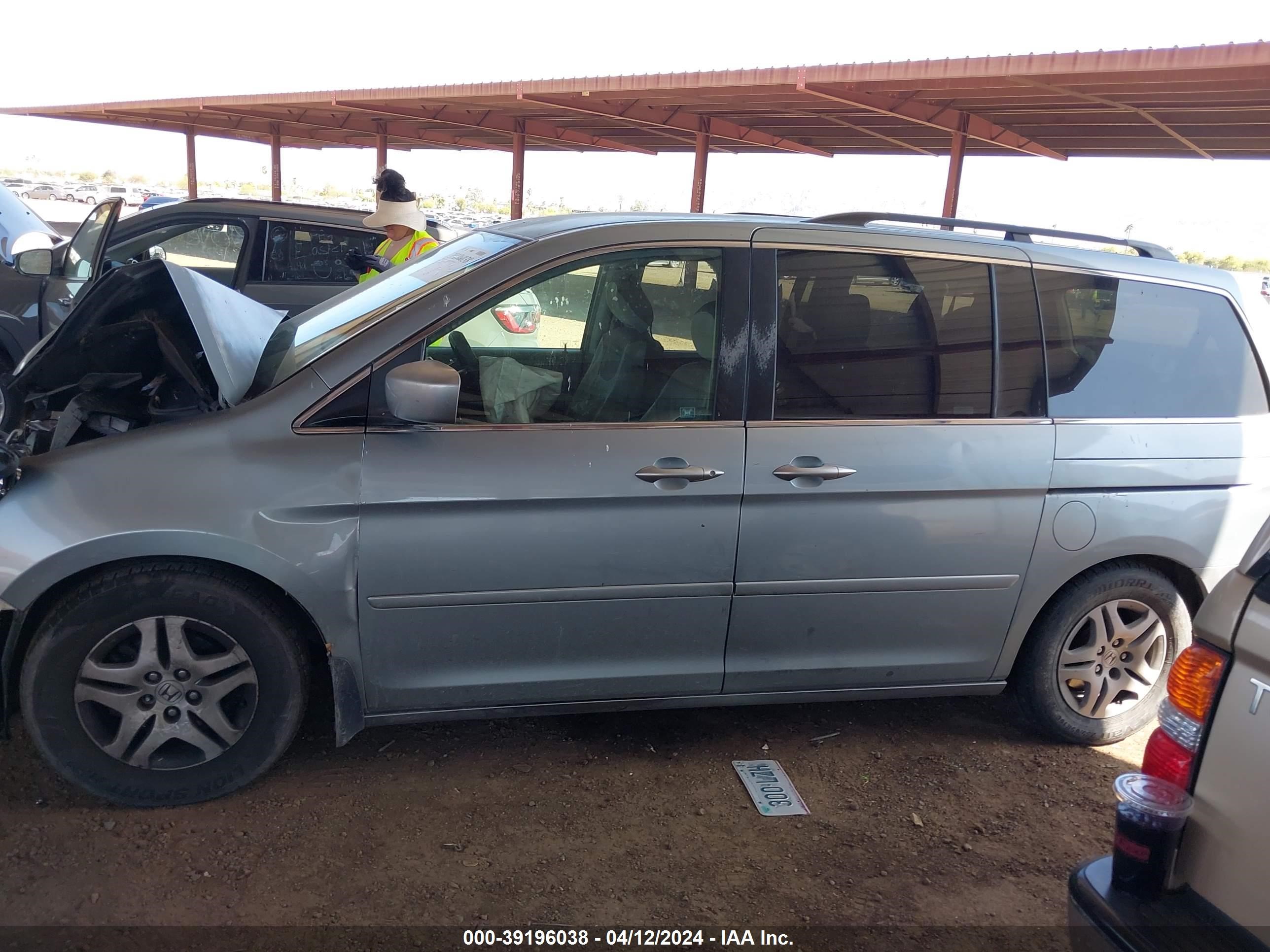 Photo 11 VIN: 5FNRL384X6B031418 - HONDA ODYSSEY 