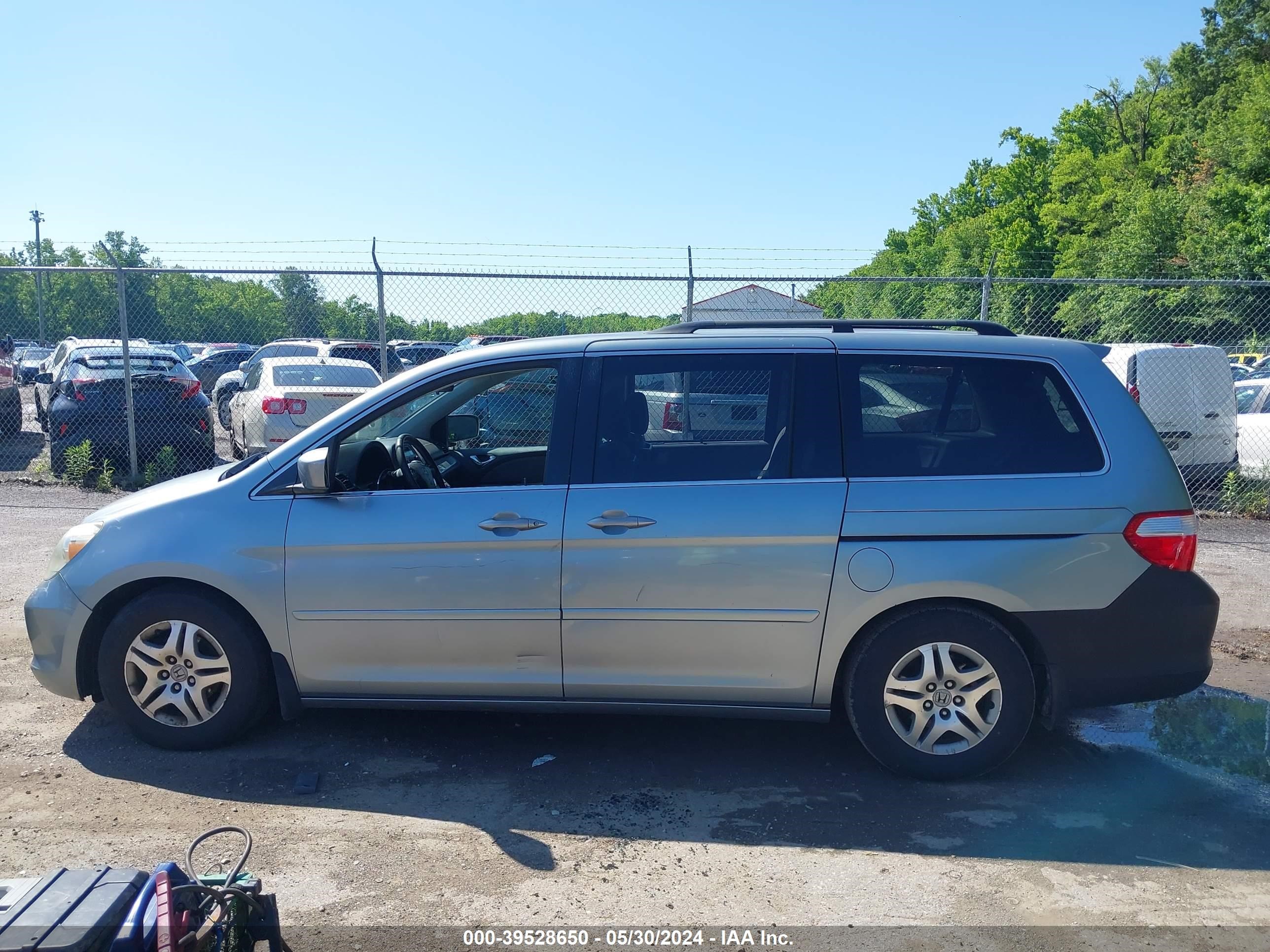 Photo 13 VIN: 5FNRL384X7B086713 - HONDA ODYSSEY 