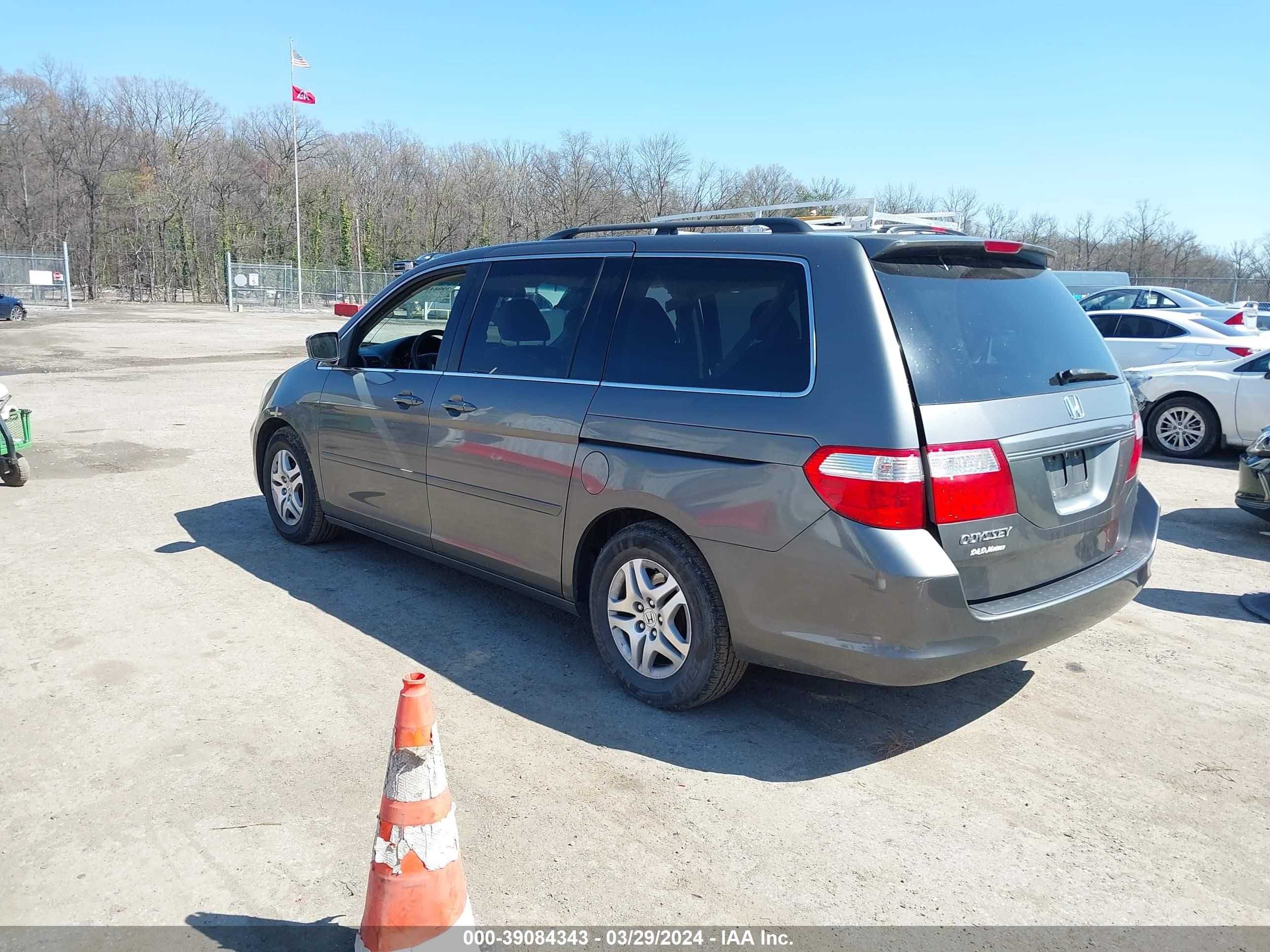 Photo 2 VIN: 5FNRL384X7B098666 - HONDA ODYSSEY 