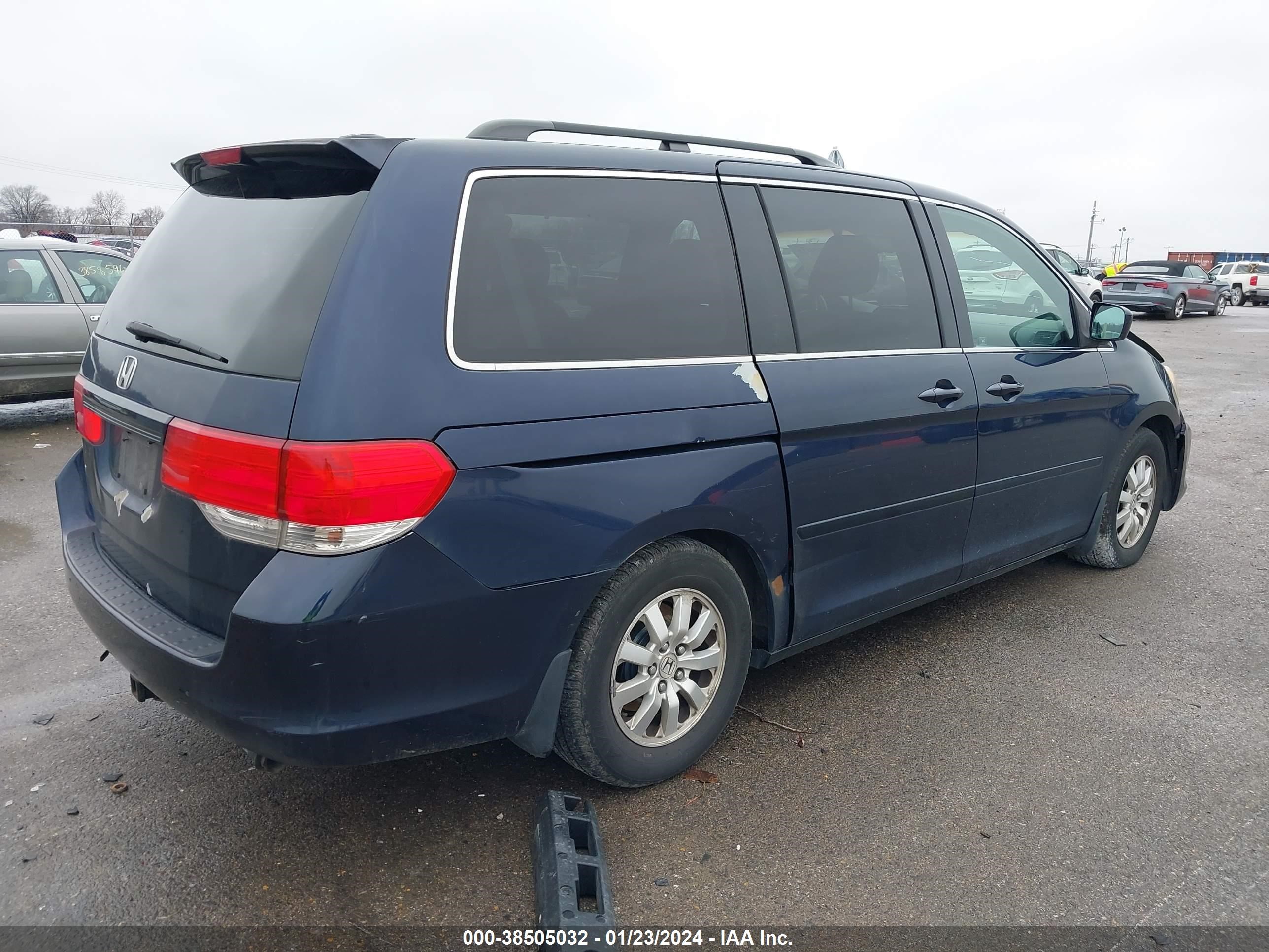 Photo 3 VIN: 5FNRL38618B065302 - HONDA ODYSSEY 