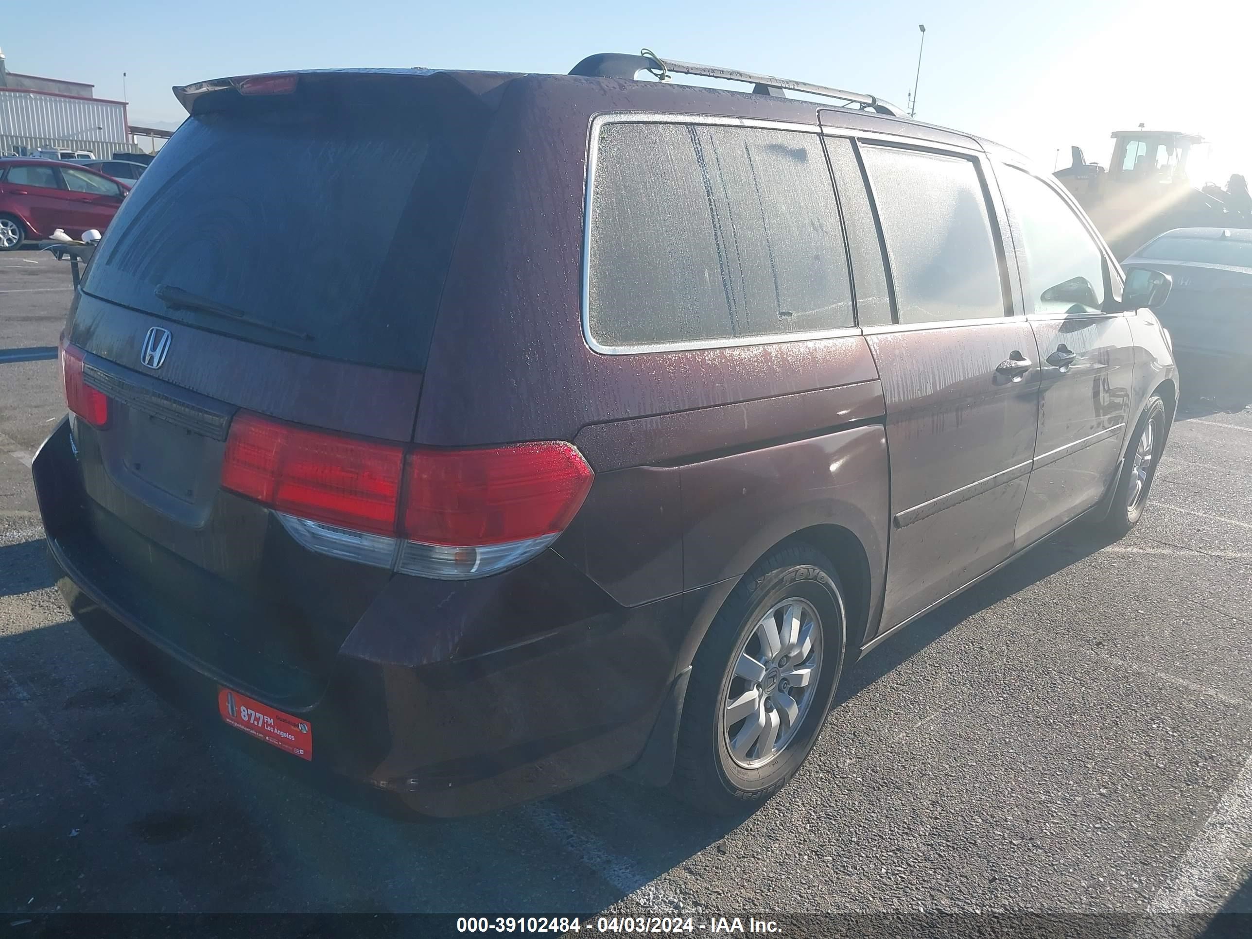 Photo 3 VIN: 5FNRL38618B068555 - HONDA ODYSSEY 