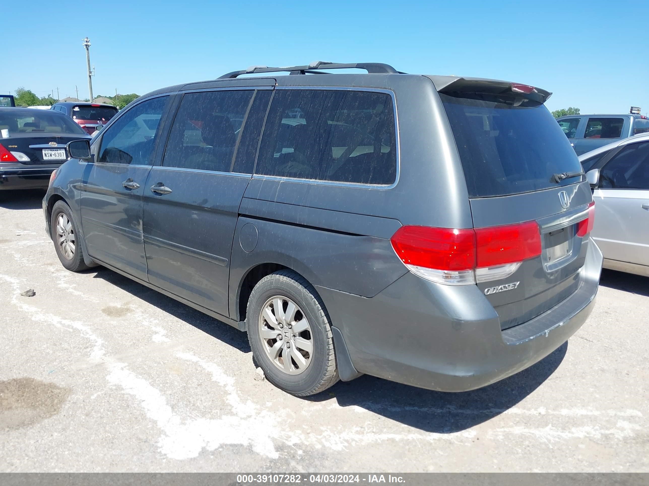 Photo 2 VIN: 5FNRL38618B087252 - HONDA ODYSSEY 