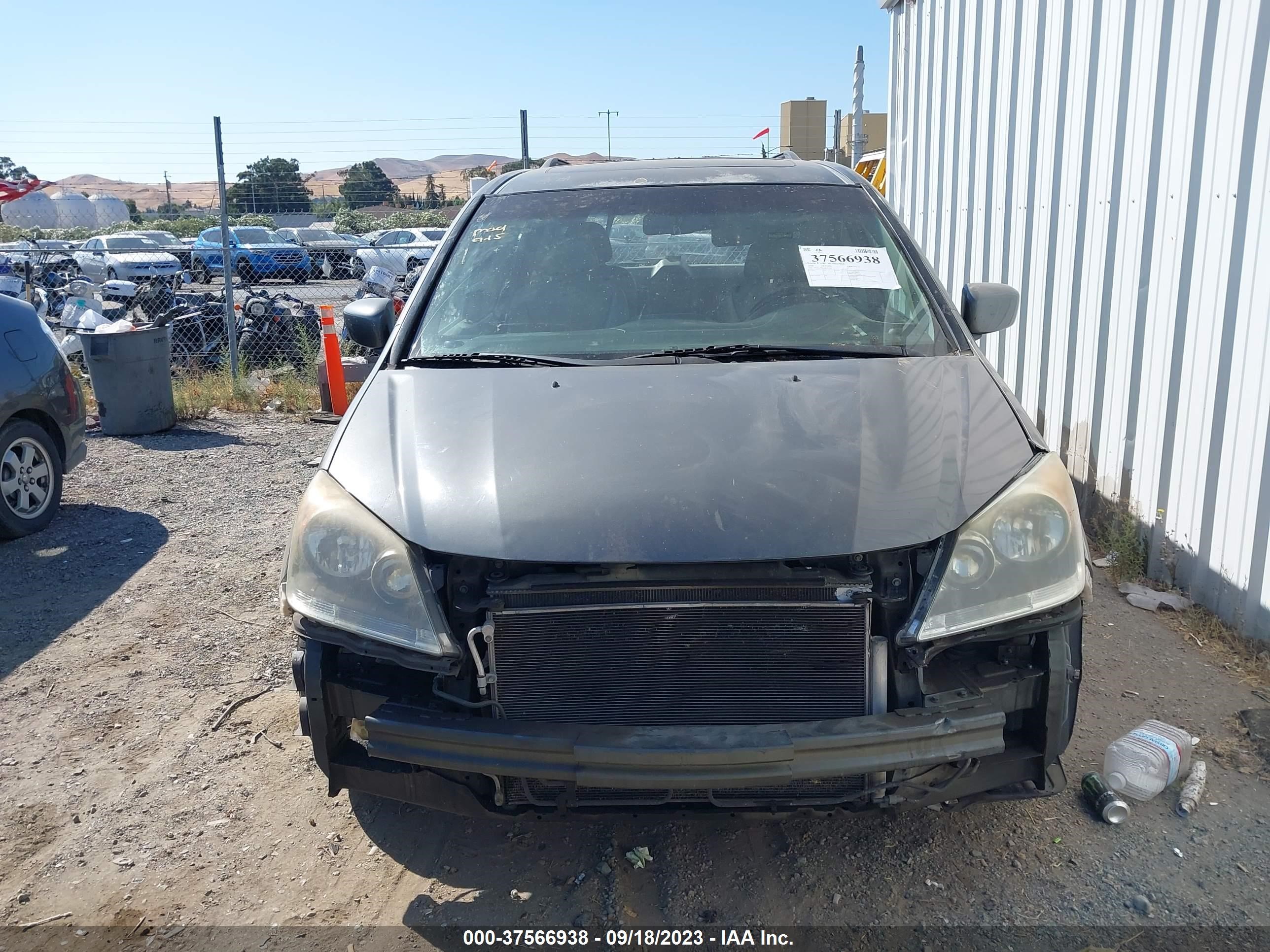 Photo 12 VIN: 5FNRL38618B415737 - HONDA ODYSSEY 