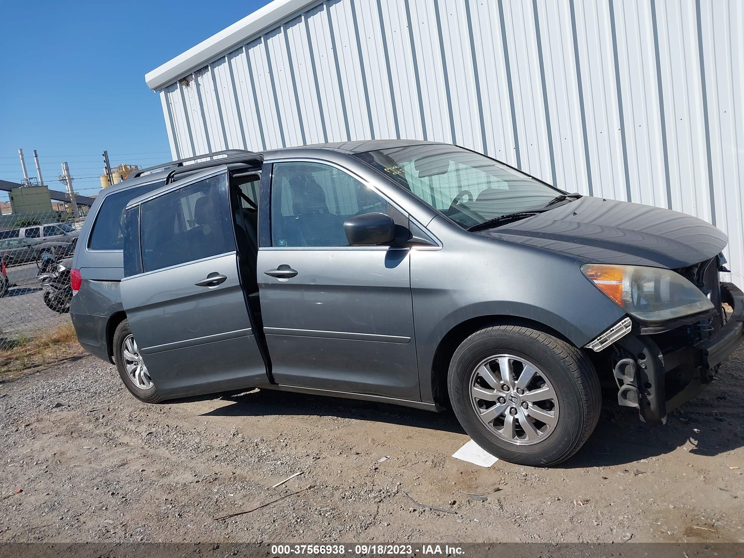 Photo 13 VIN: 5FNRL38618B415737 - HONDA ODYSSEY 