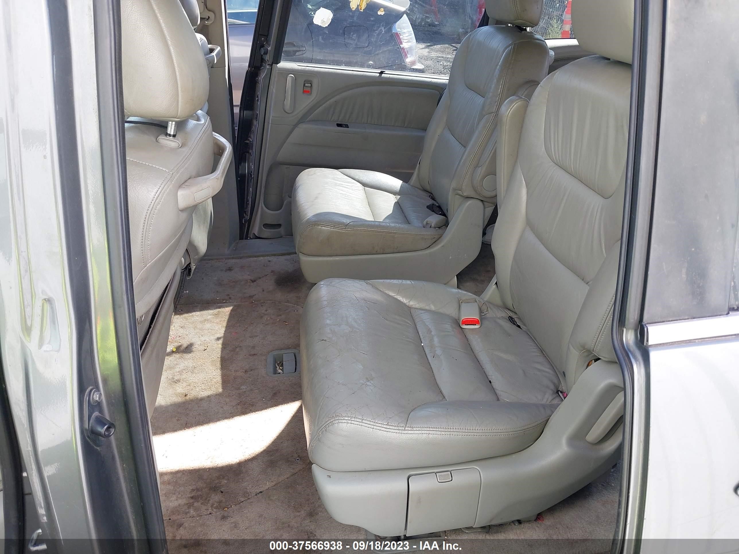 Photo 7 VIN: 5FNRL38618B415737 - HONDA ODYSSEY 