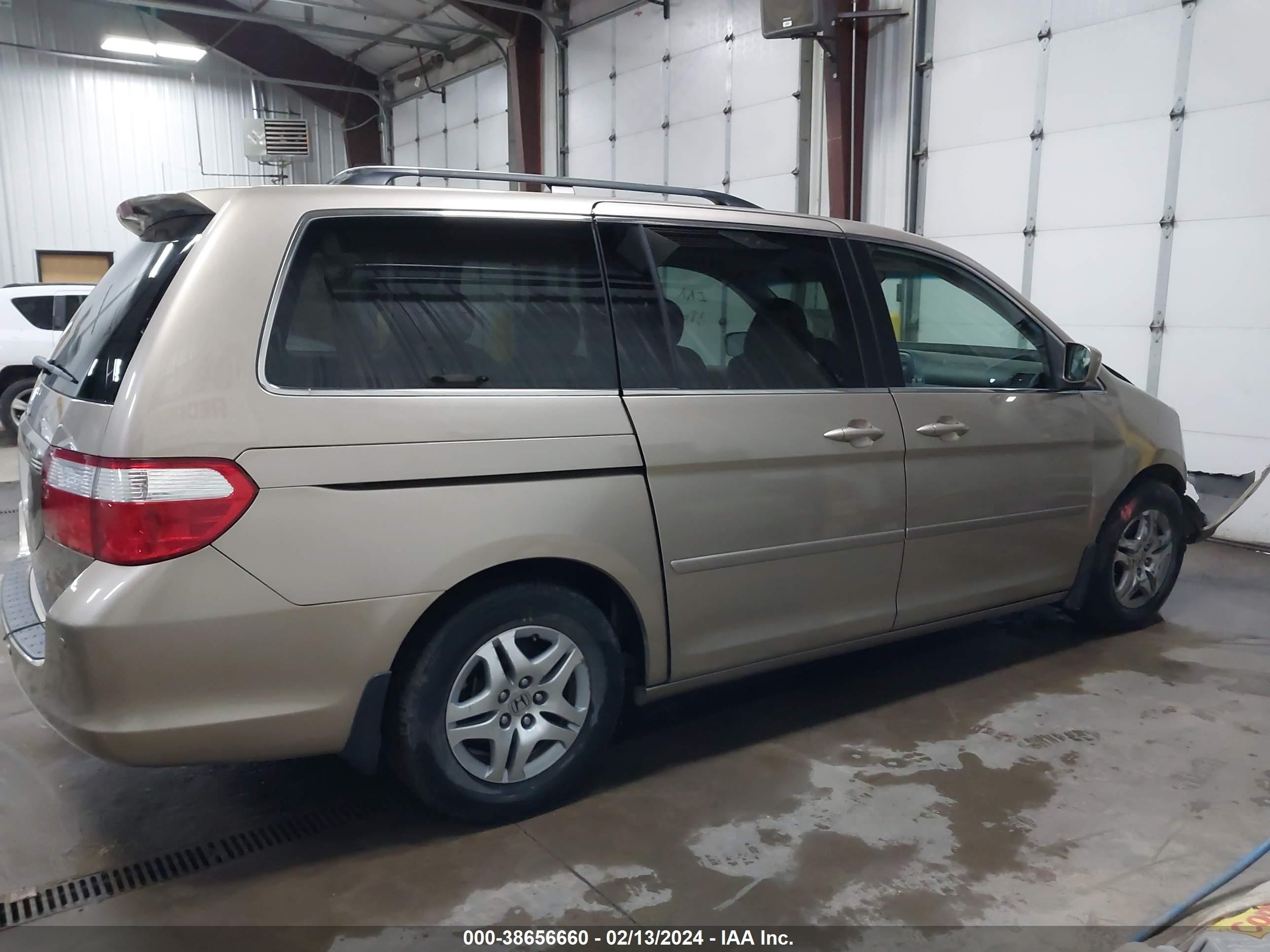 Photo 12 VIN: 5FNRL38647B405864 - HONDA ODYSSEY 