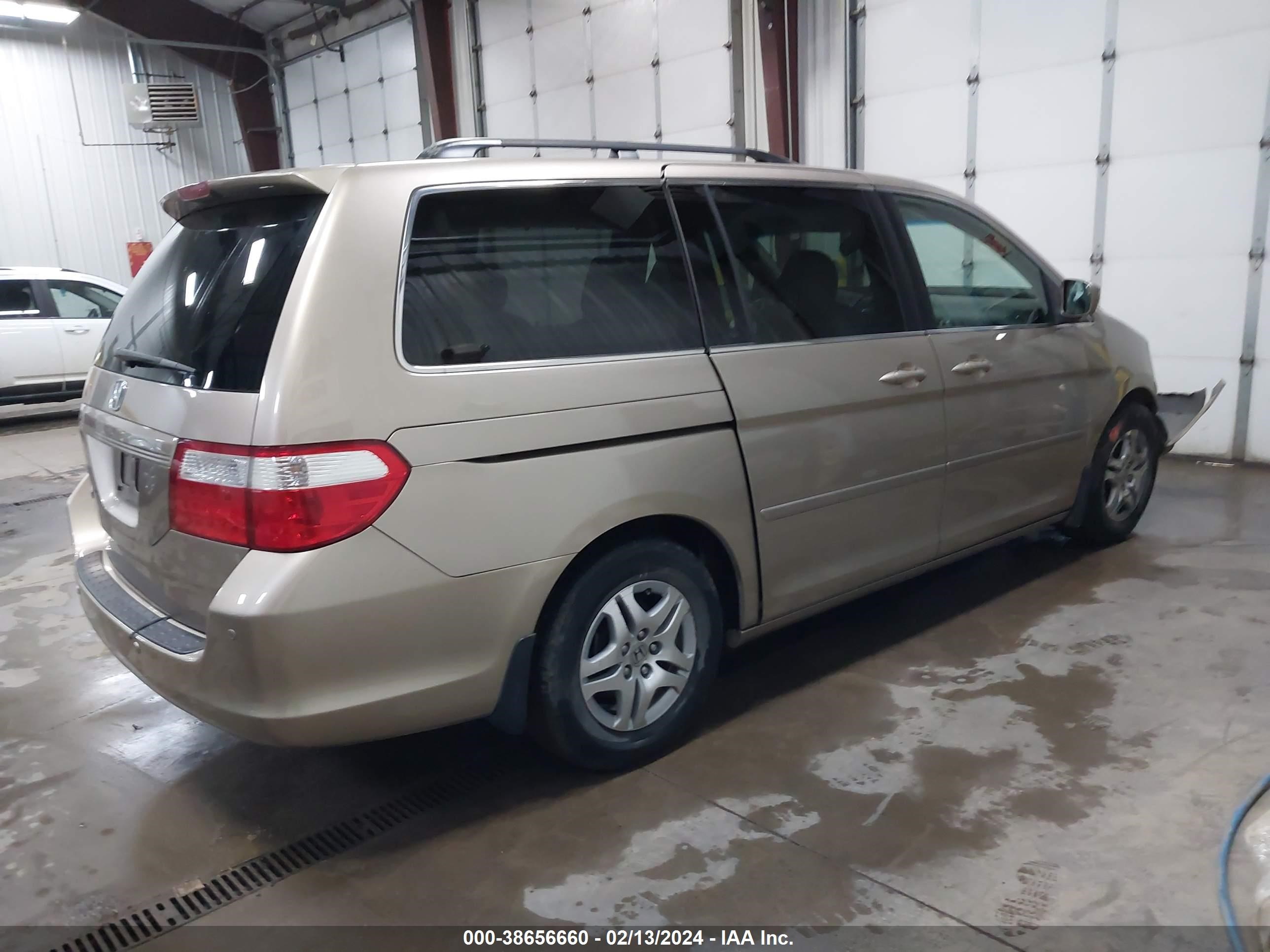 Photo 3 VIN: 5FNRL38647B405864 - HONDA ODYSSEY 