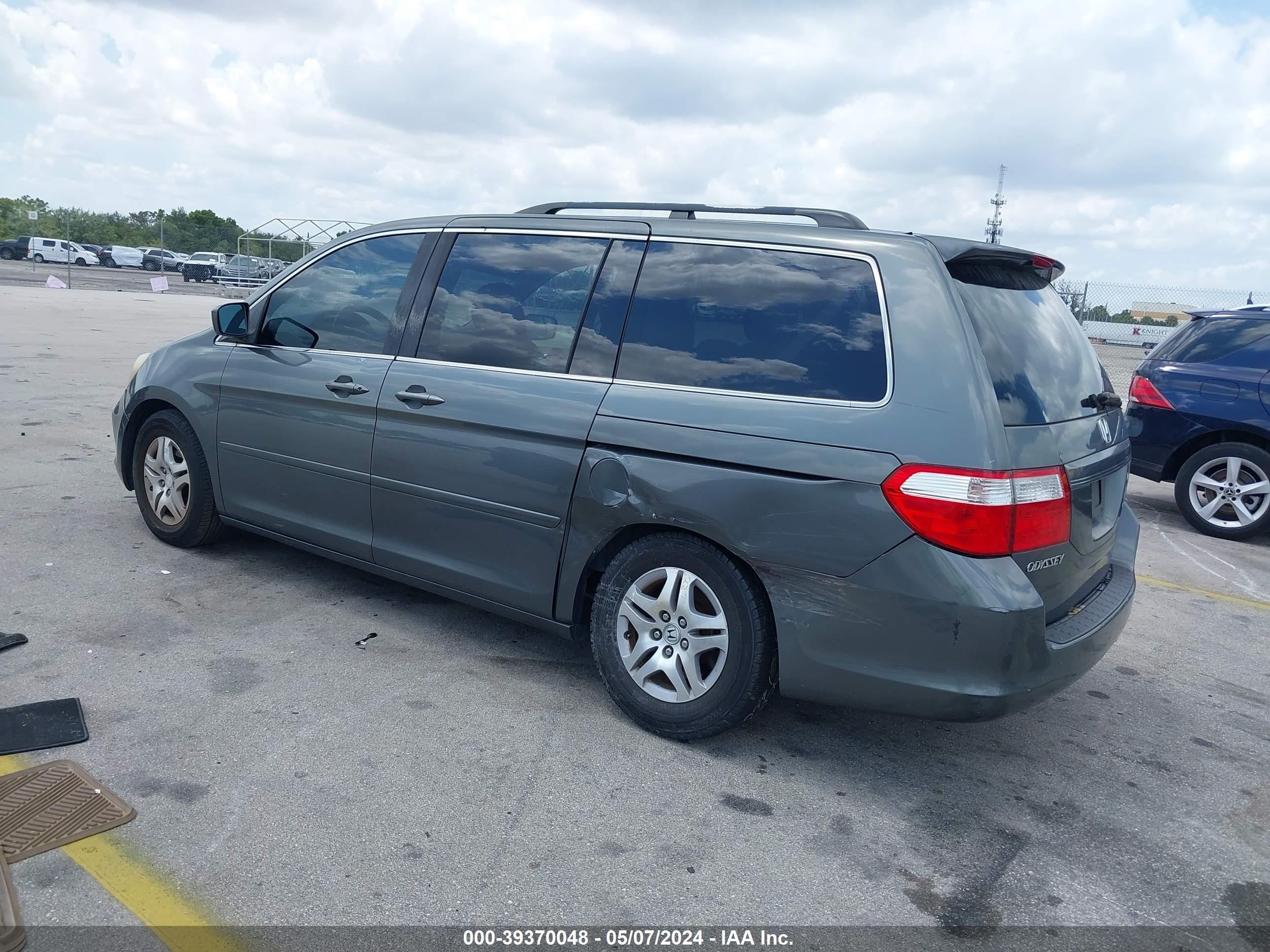 Photo 2 VIN: 5FNRL38647B448357 - HONDA ODYSSEY 