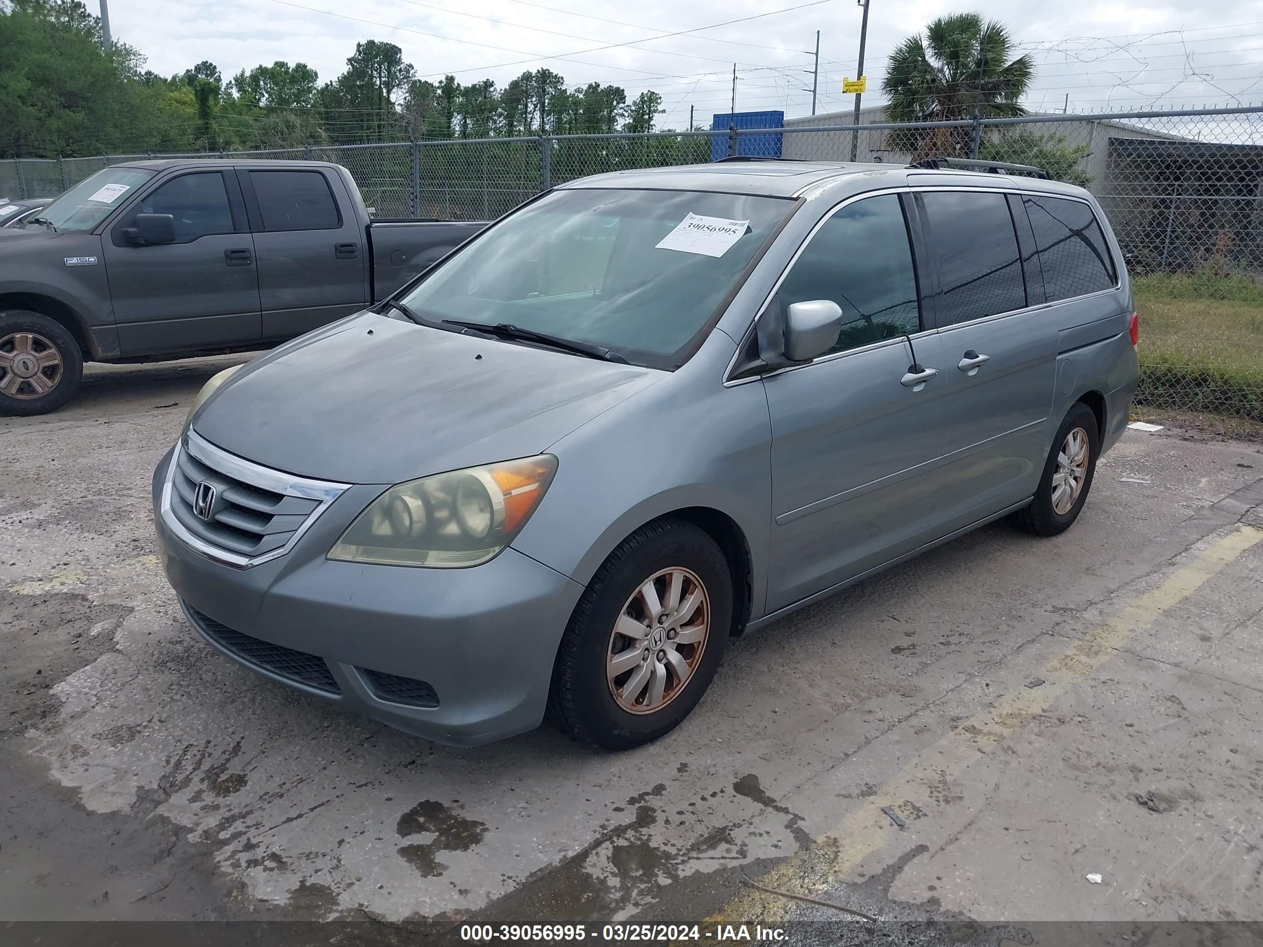 Photo 1 VIN: 5FNRL38648B041835 - HONDA ODYSSEY 