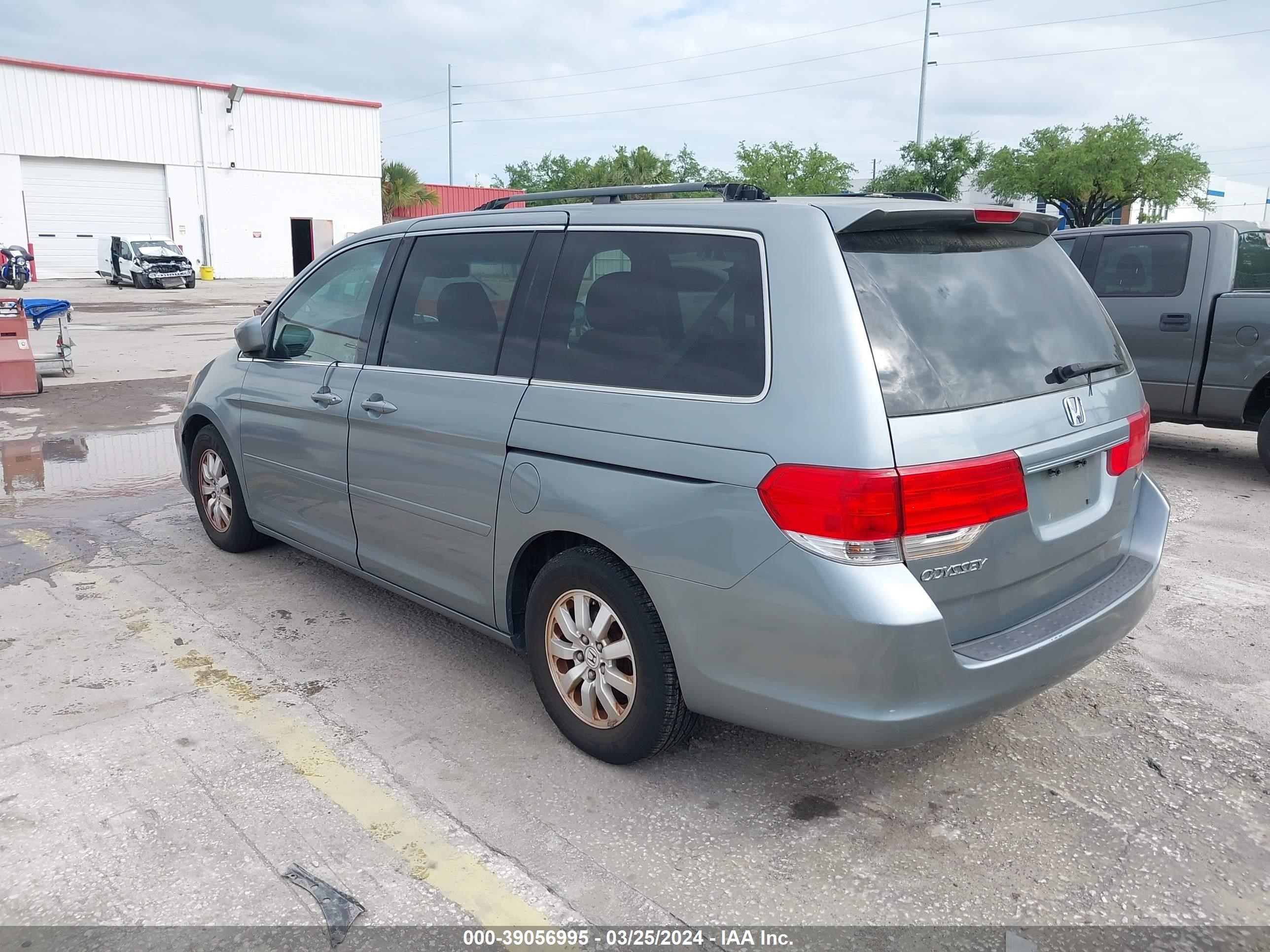 Photo 2 VIN: 5FNRL38648B041835 - HONDA ODYSSEY 