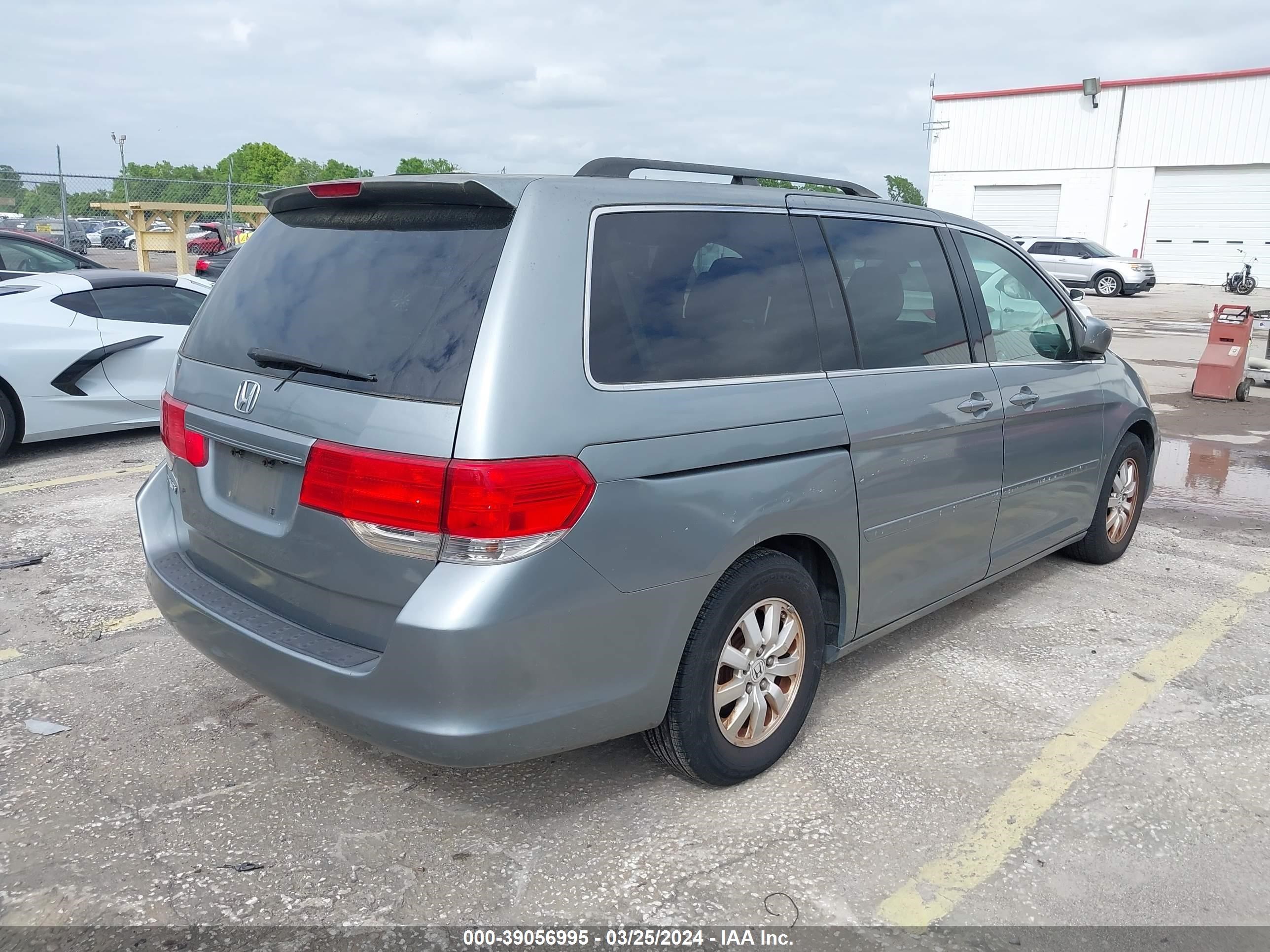 Photo 3 VIN: 5FNRL38648B041835 - HONDA ODYSSEY 