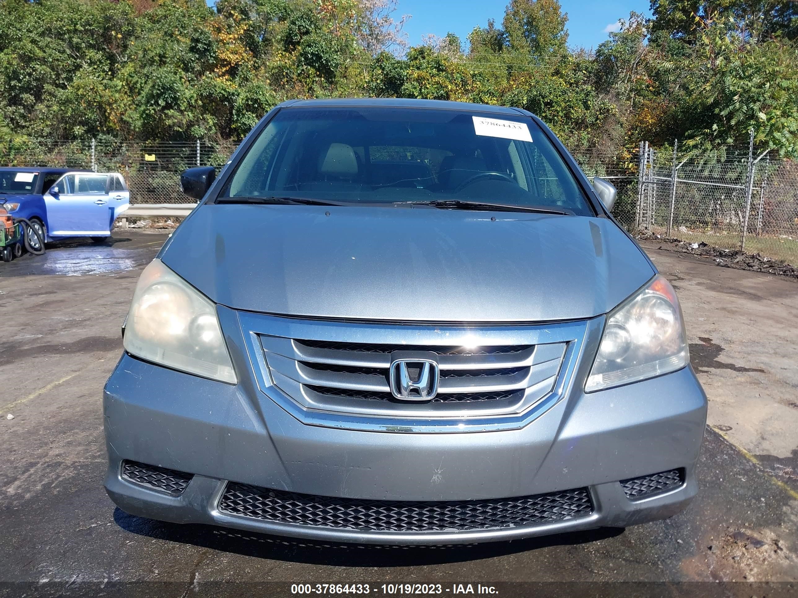 Photo 11 VIN: 5FNRL38648B063625 - HONDA ODYSSEY 