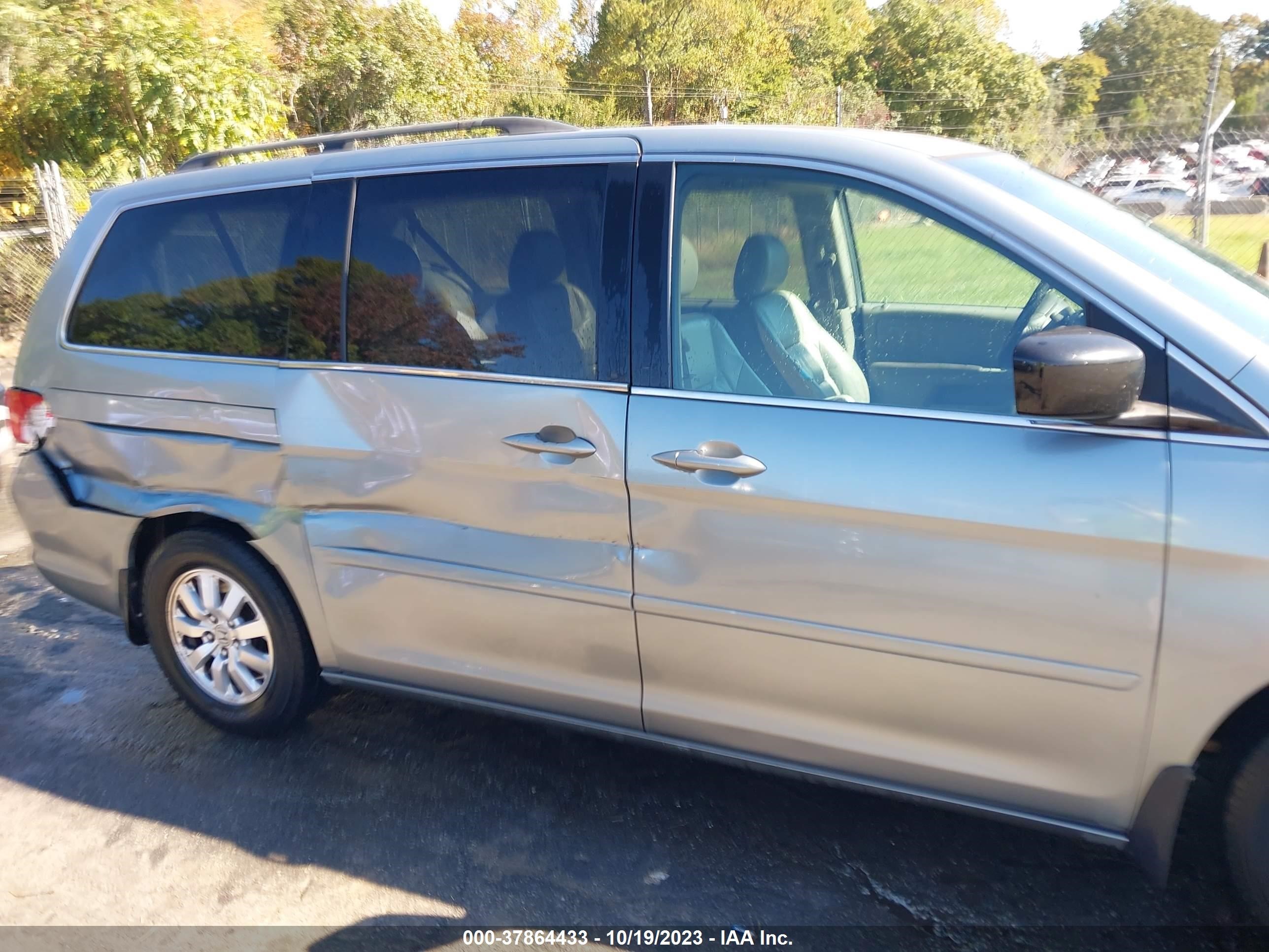 Photo 12 VIN: 5FNRL38648B063625 - HONDA ODYSSEY 