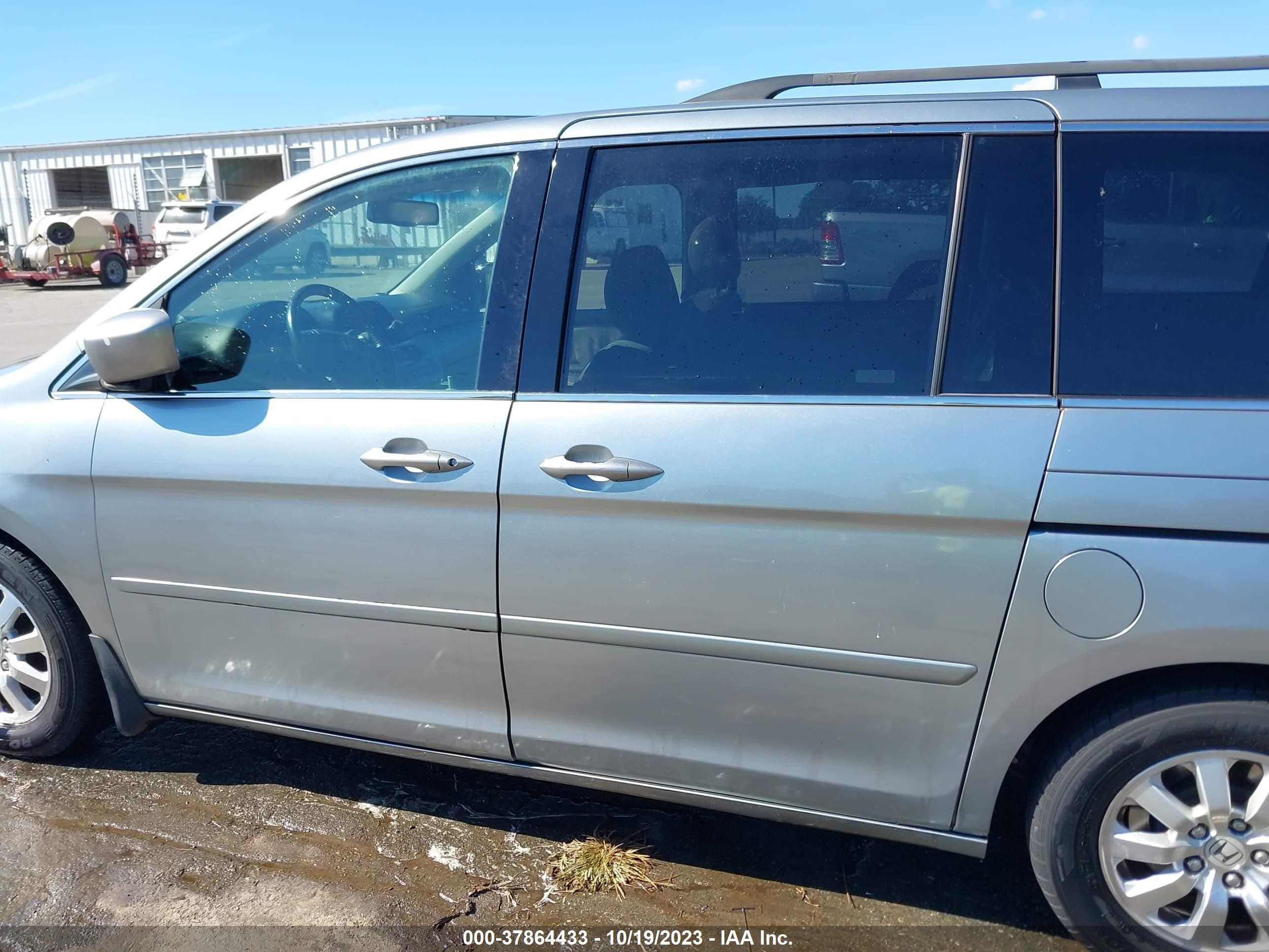 Photo 13 VIN: 5FNRL38648B063625 - HONDA ODYSSEY 