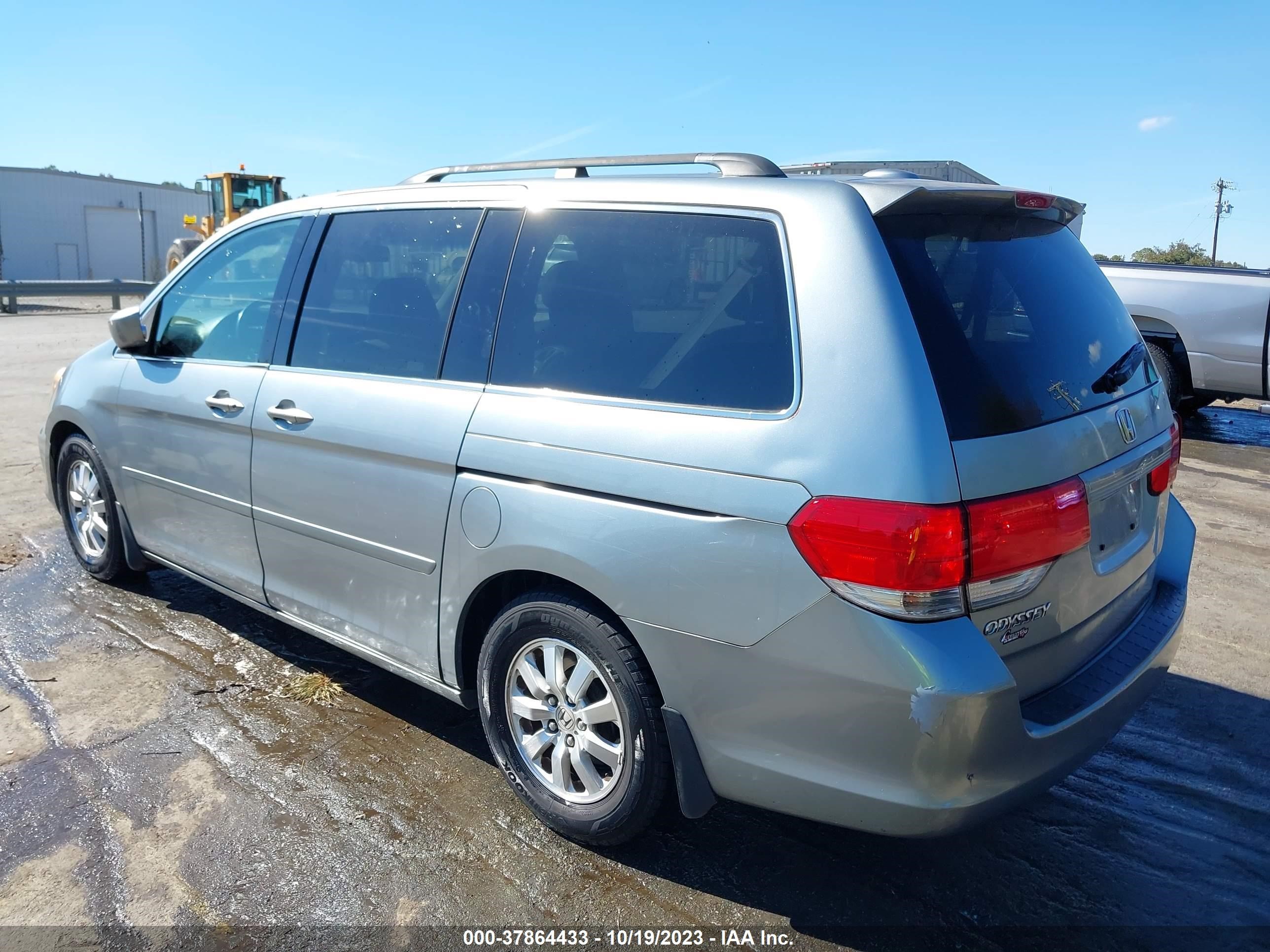 Photo 2 VIN: 5FNRL38648B063625 - HONDA ODYSSEY 