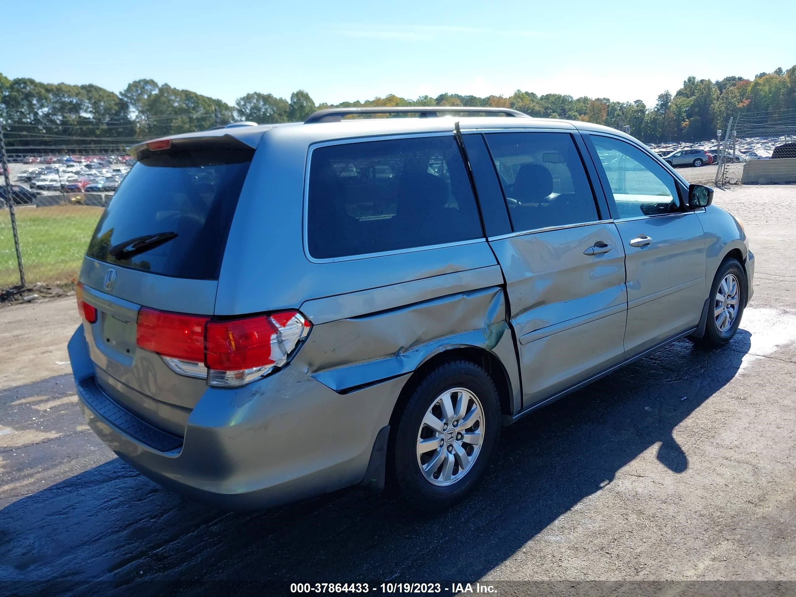 Photo 3 VIN: 5FNRL38648B063625 - HONDA ODYSSEY 