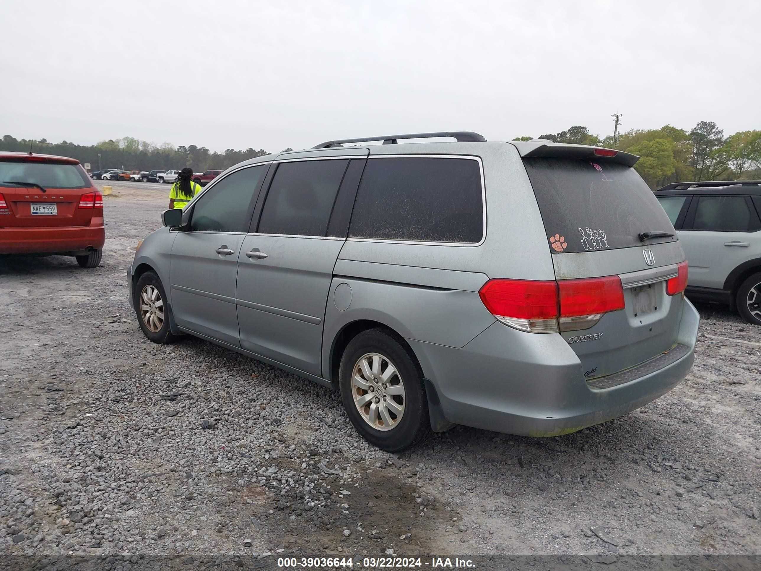 Photo 2 VIN: 5FNRL38658B029693 - HONDA ODYSSEY 