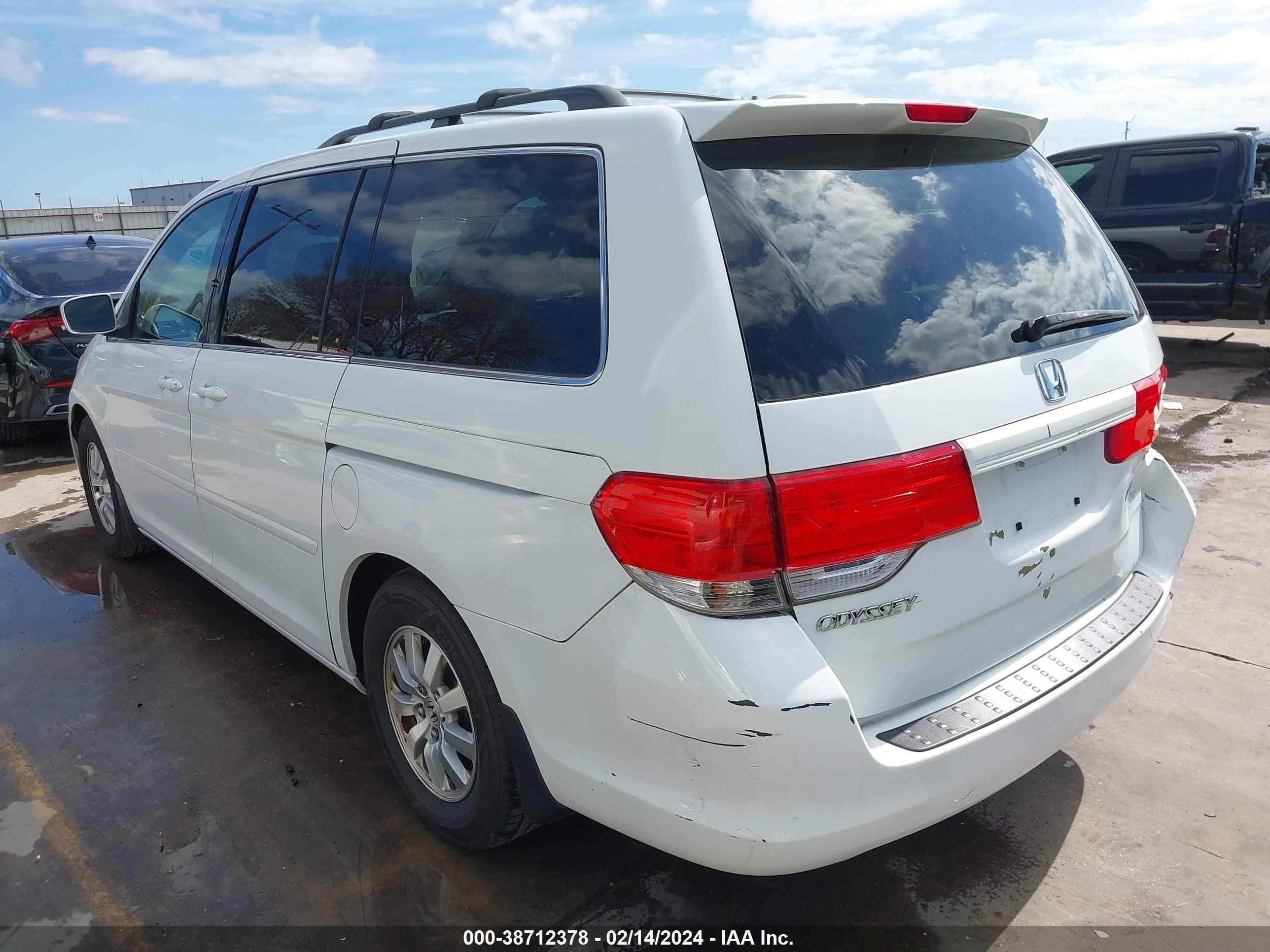 Photo 2 VIN: 5FNRL38658B085665 - HONDA ODYSSEY 