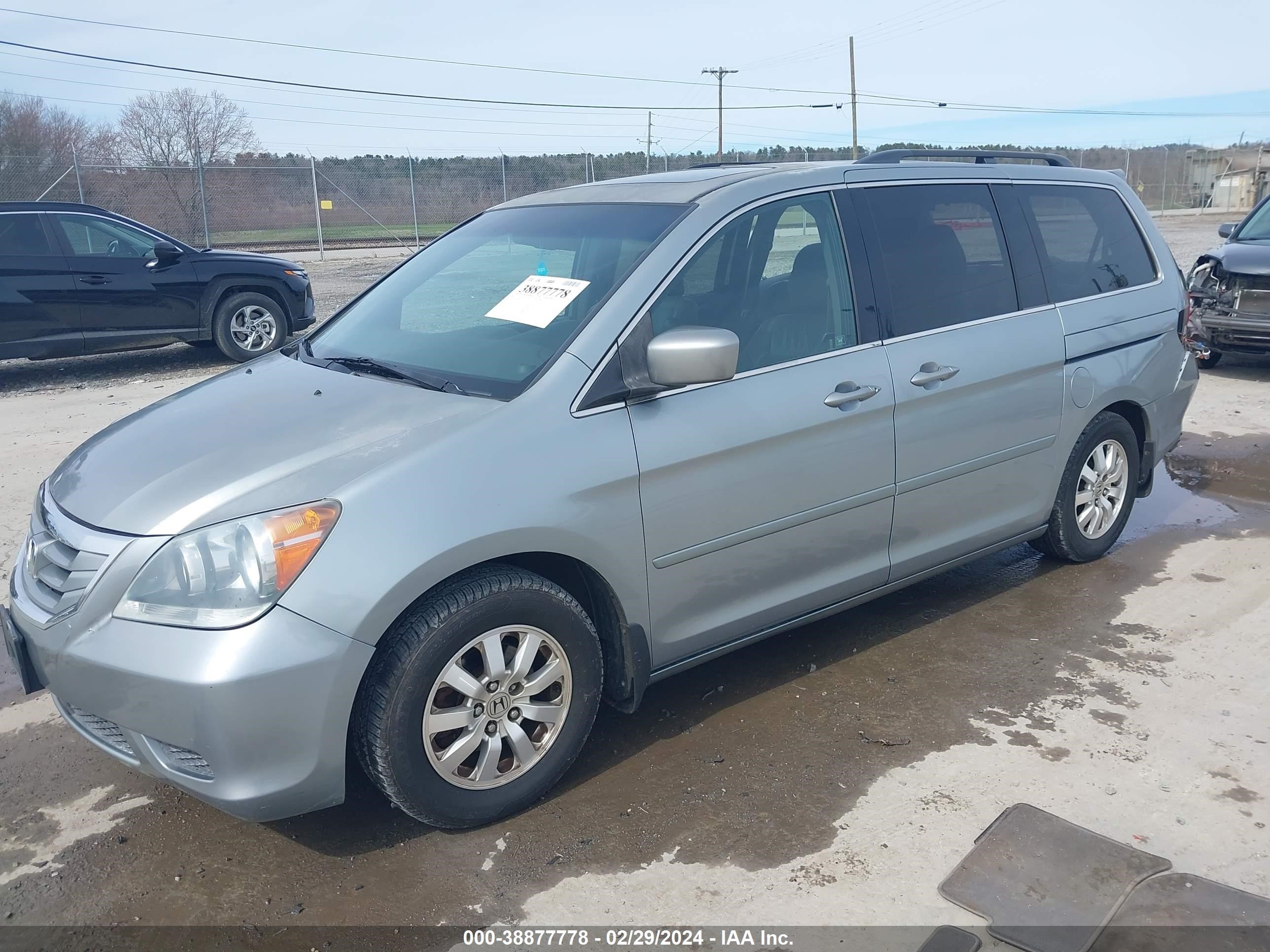 Photo 1 VIN: 5FNRL38658B092518 - HONDA ODYSSEY 