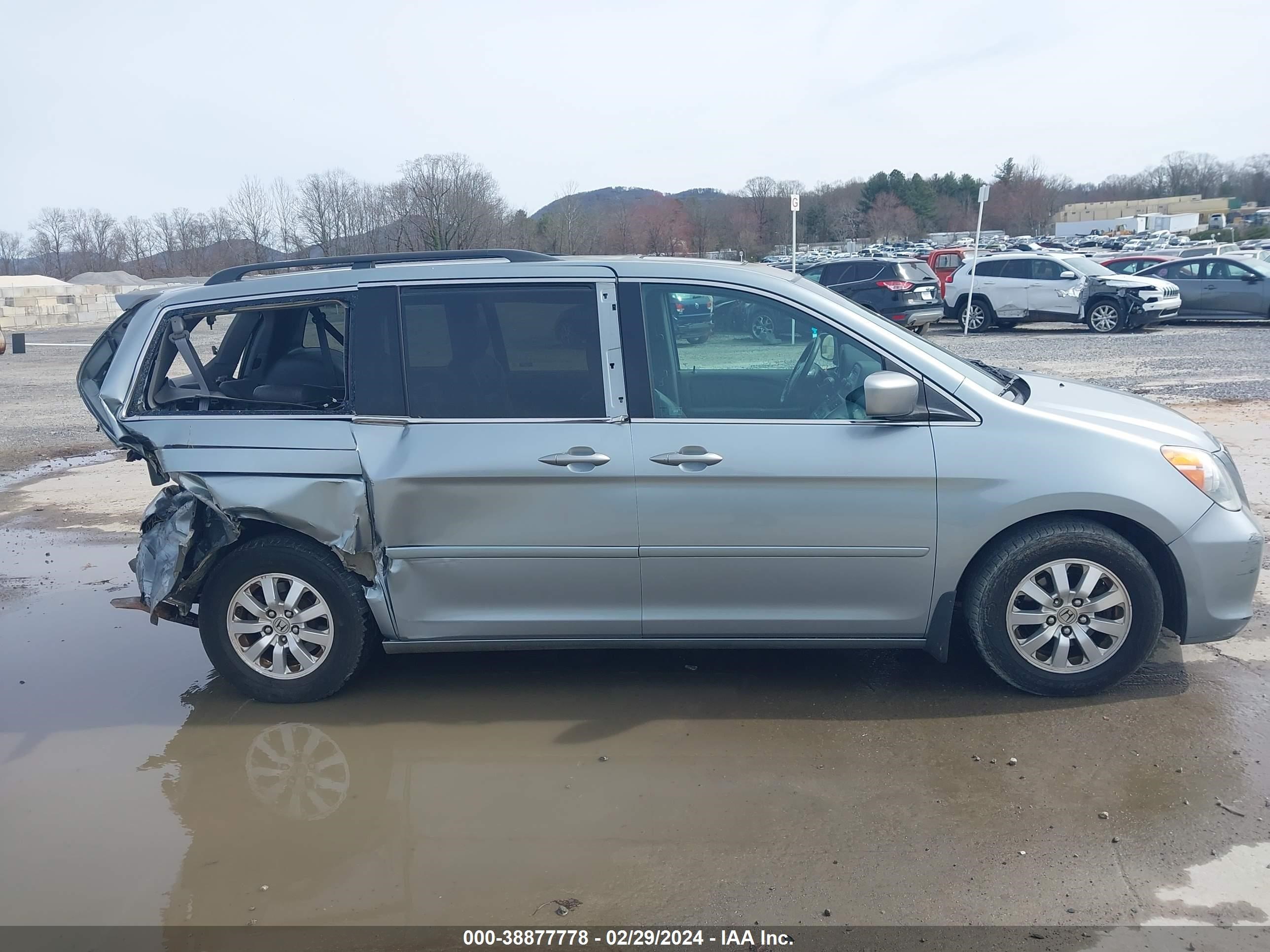 Photo 12 VIN: 5FNRL38658B092518 - HONDA ODYSSEY 