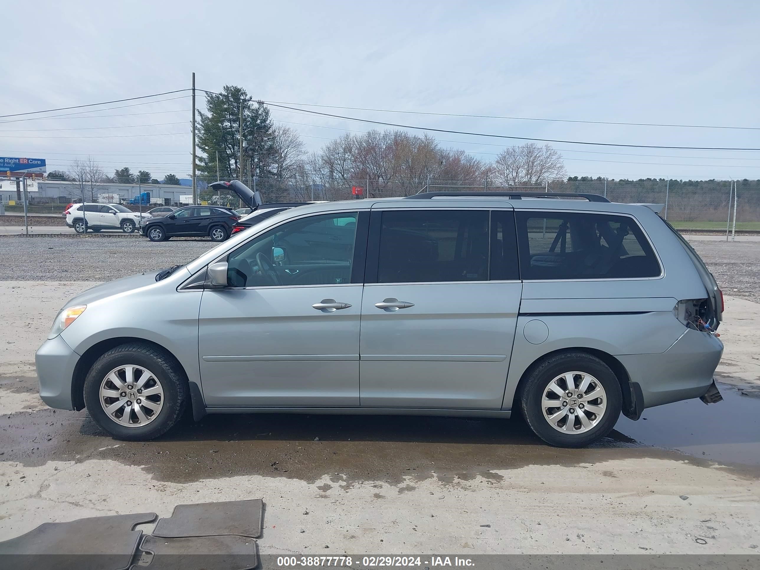 Photo 13 VIN: 5FNRL38658B092518 - HONDA ODYSSEY 