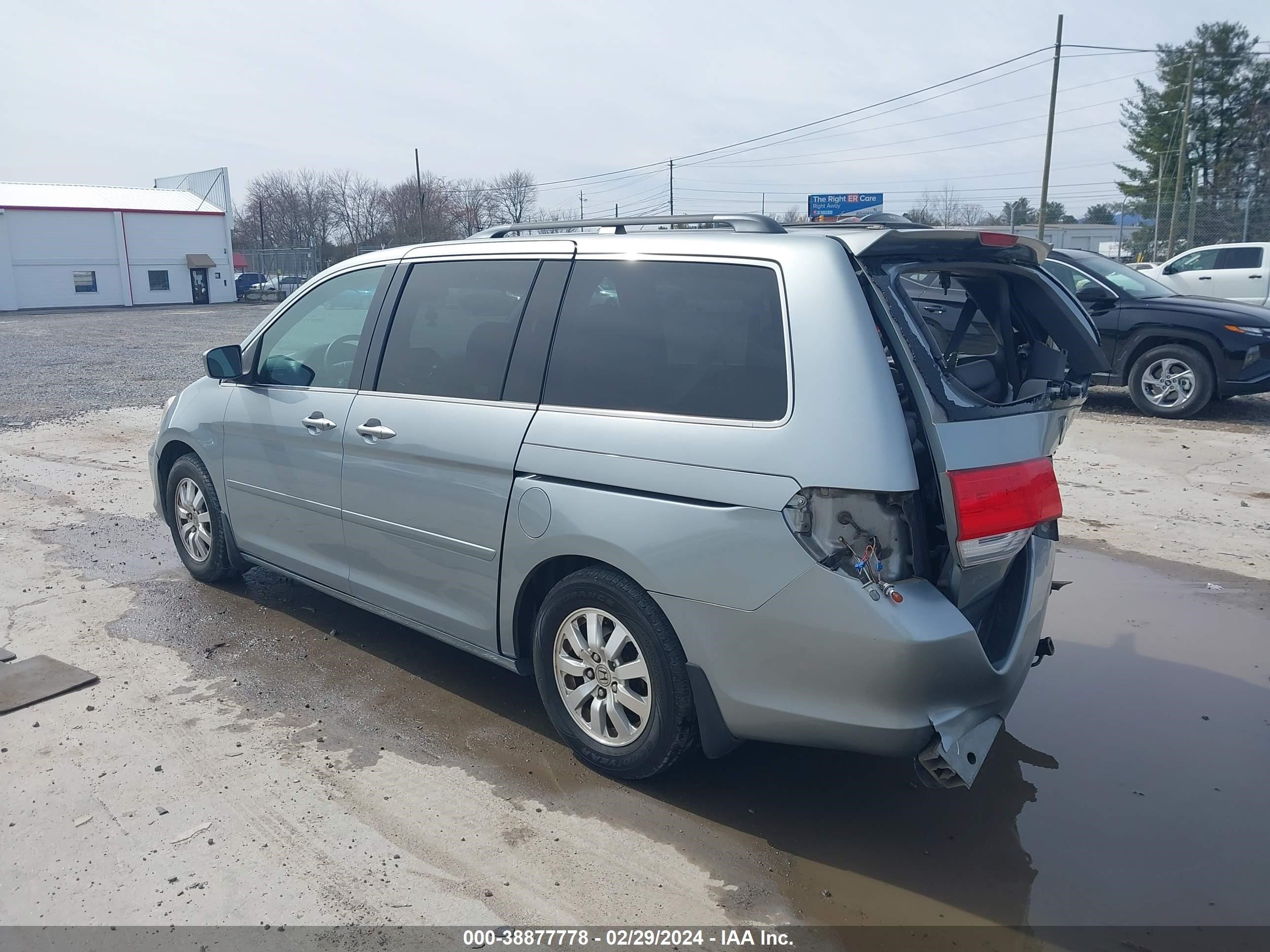 Photo 2 VIN: 5FNRL38658B092518 - HONDA ODYSSEY 