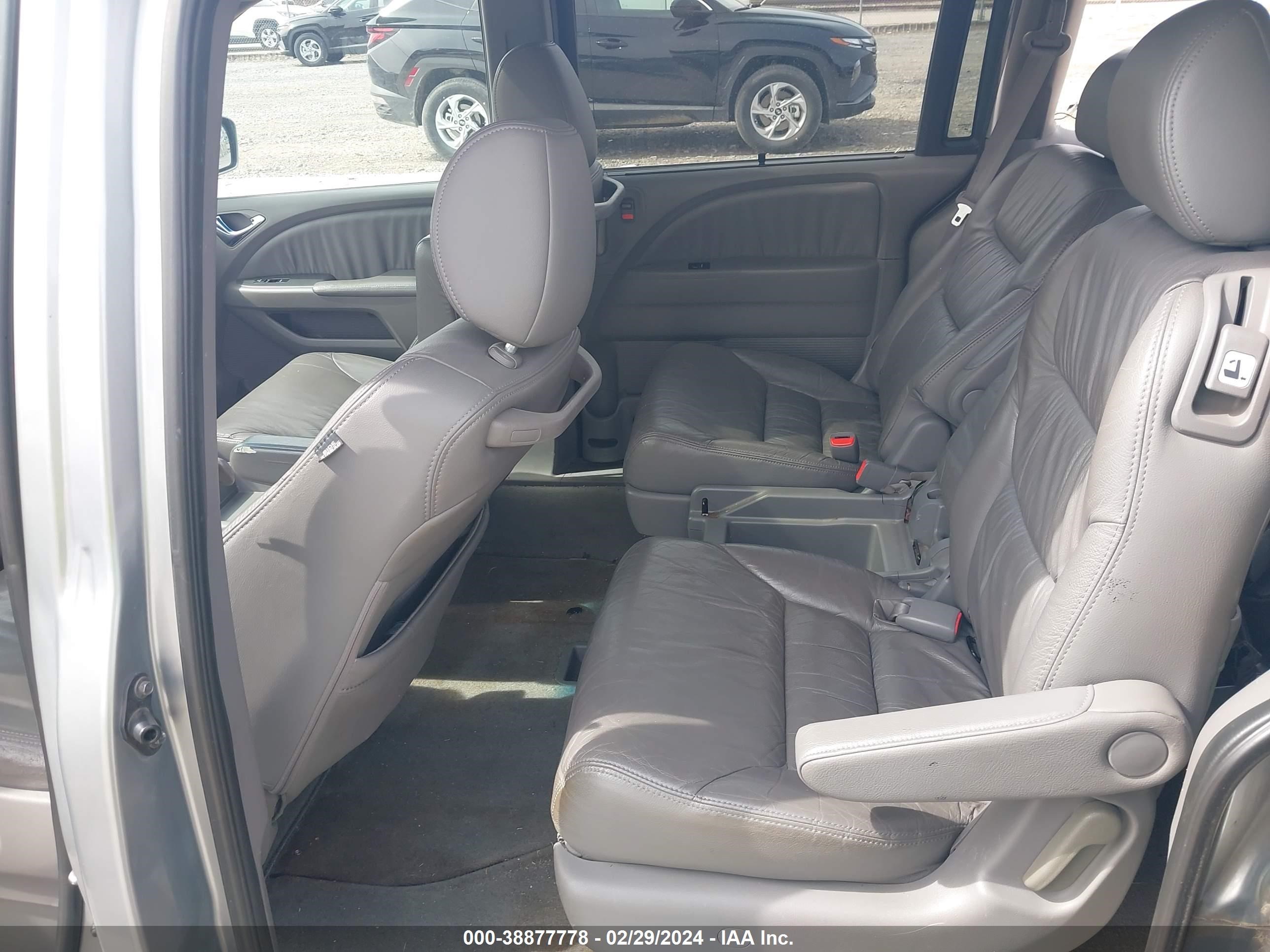 Photo 7 VIN: 5FNRL38658B092518 - HONDA ODYSSEY 