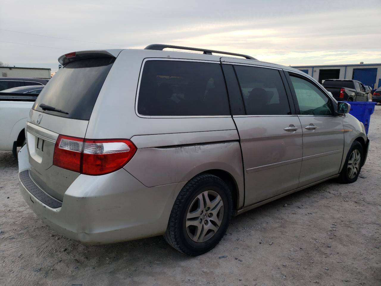 Photo 2 VIN: 5FNRL38665B057790 - HONDA ODYSSEY 