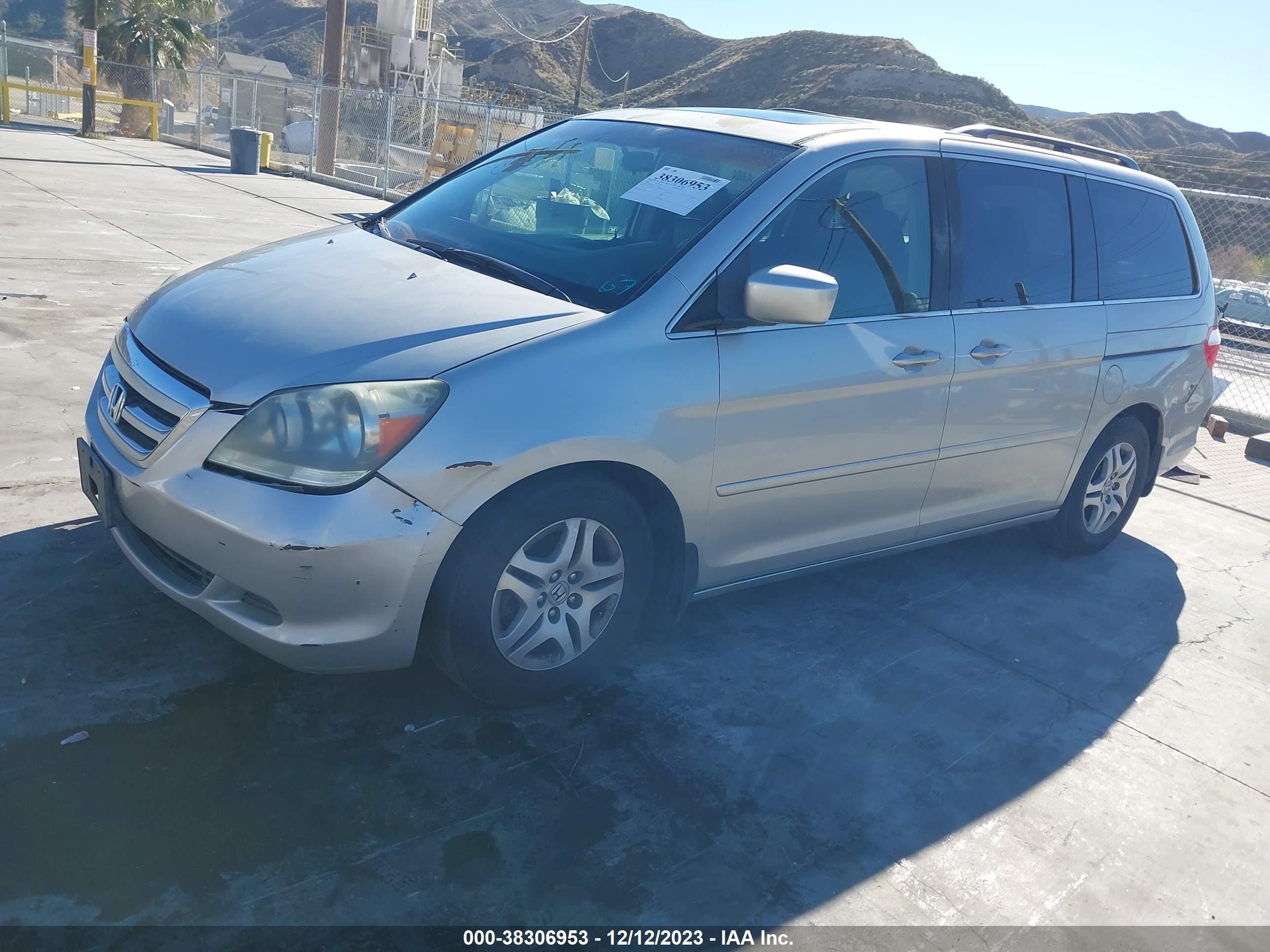 Photo 1 VIN: 5FNRL38665B415745 - HONDA ODYSSEY 