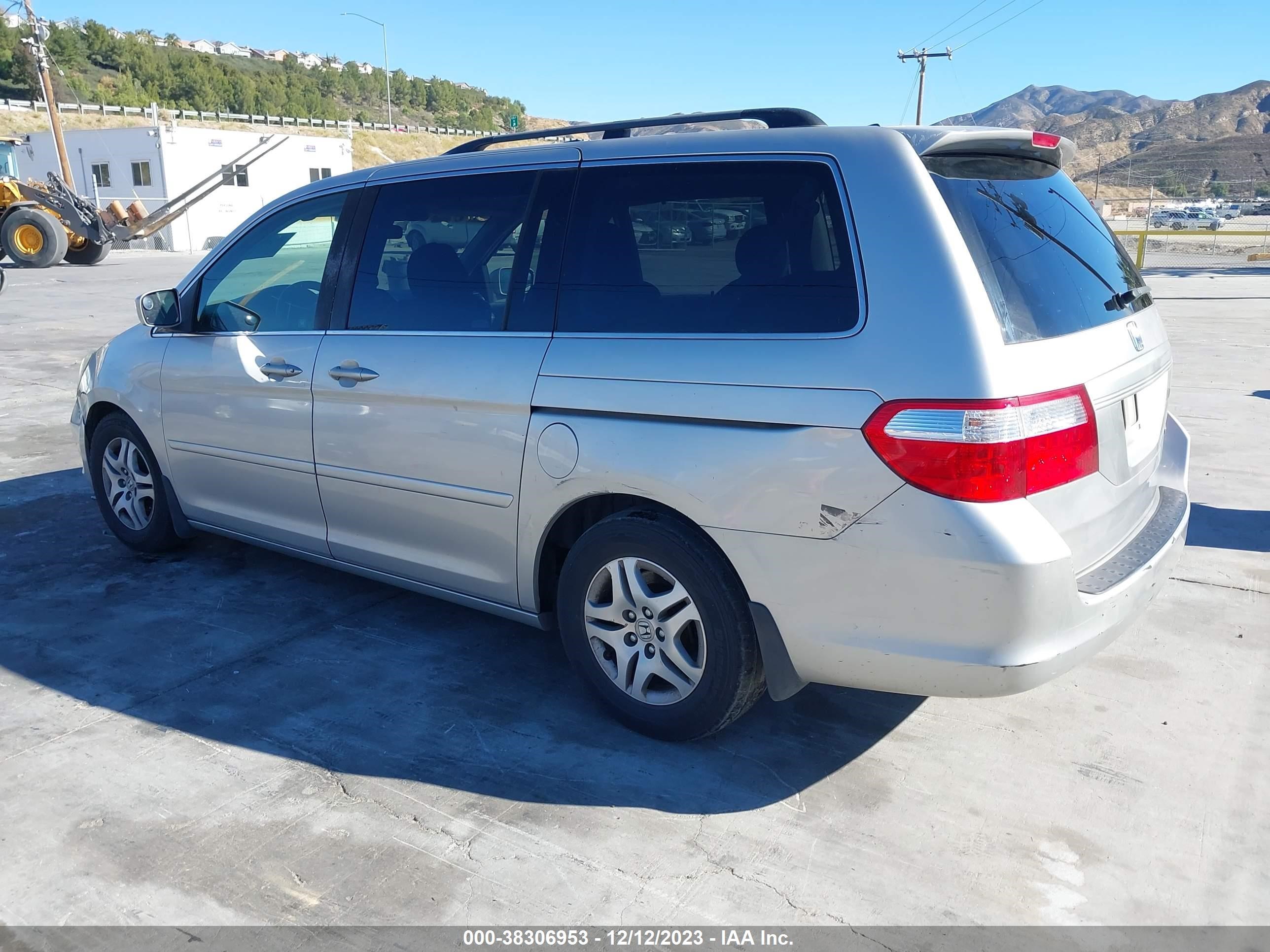 Photo 2 VIN: 5FNRL38665B415745 - HONDA ODYSSEY 