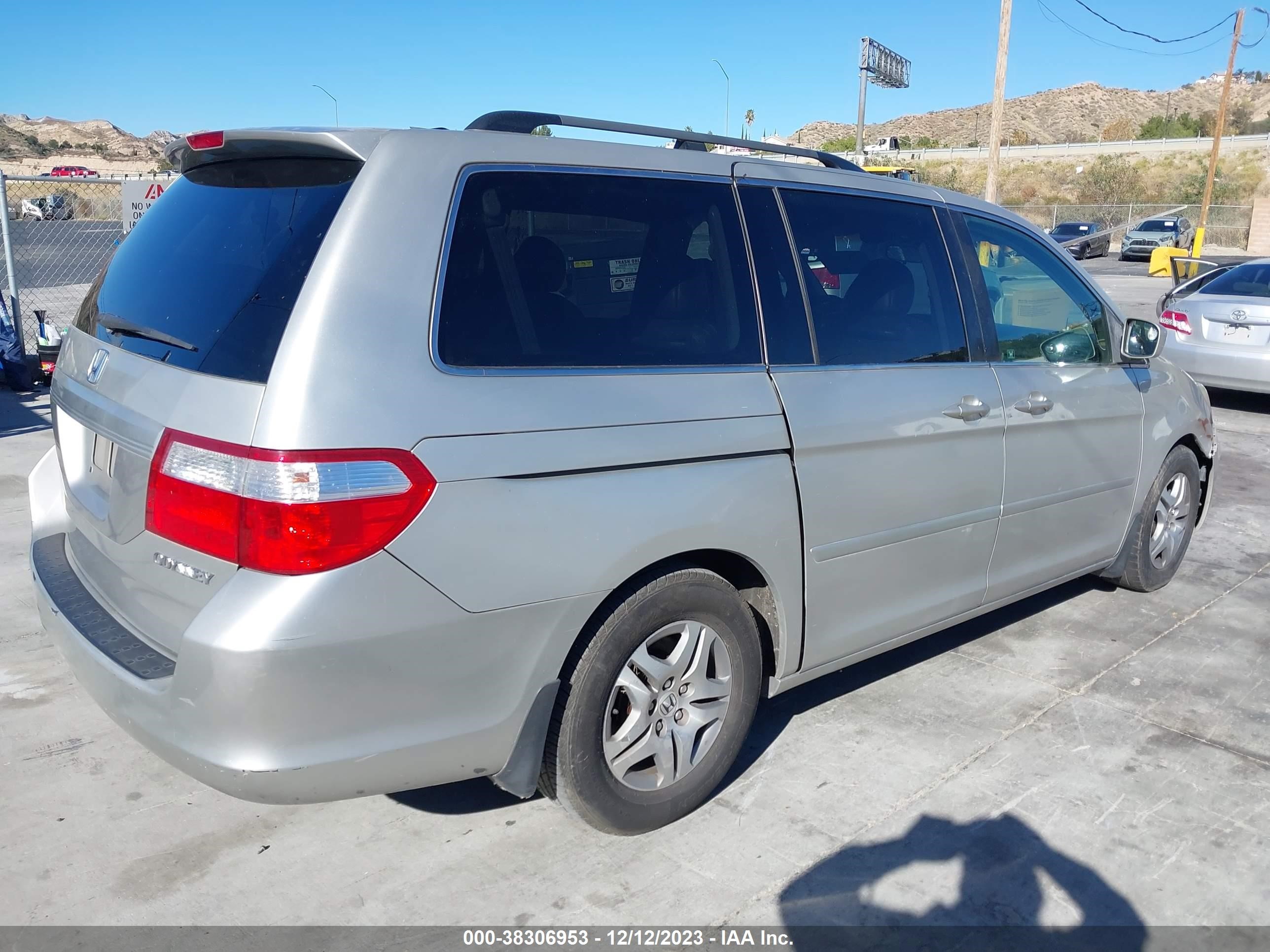 Photo 3 VIN: 5FNRL38665B415745 - HONDA ODYSSEY 