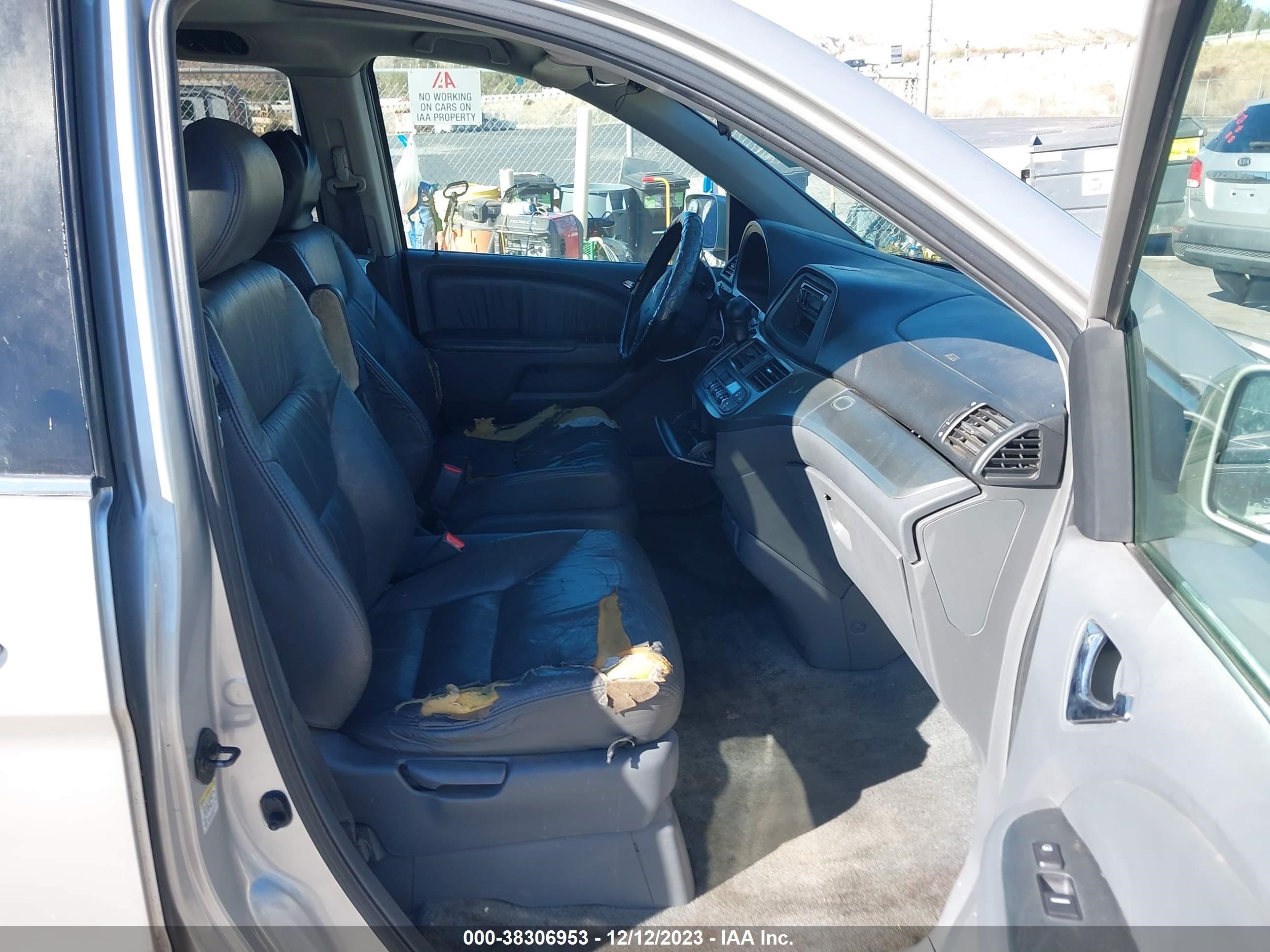 Photo 4 VIN: 5FNRL38665B415745 - HONDA ODYSSEY 