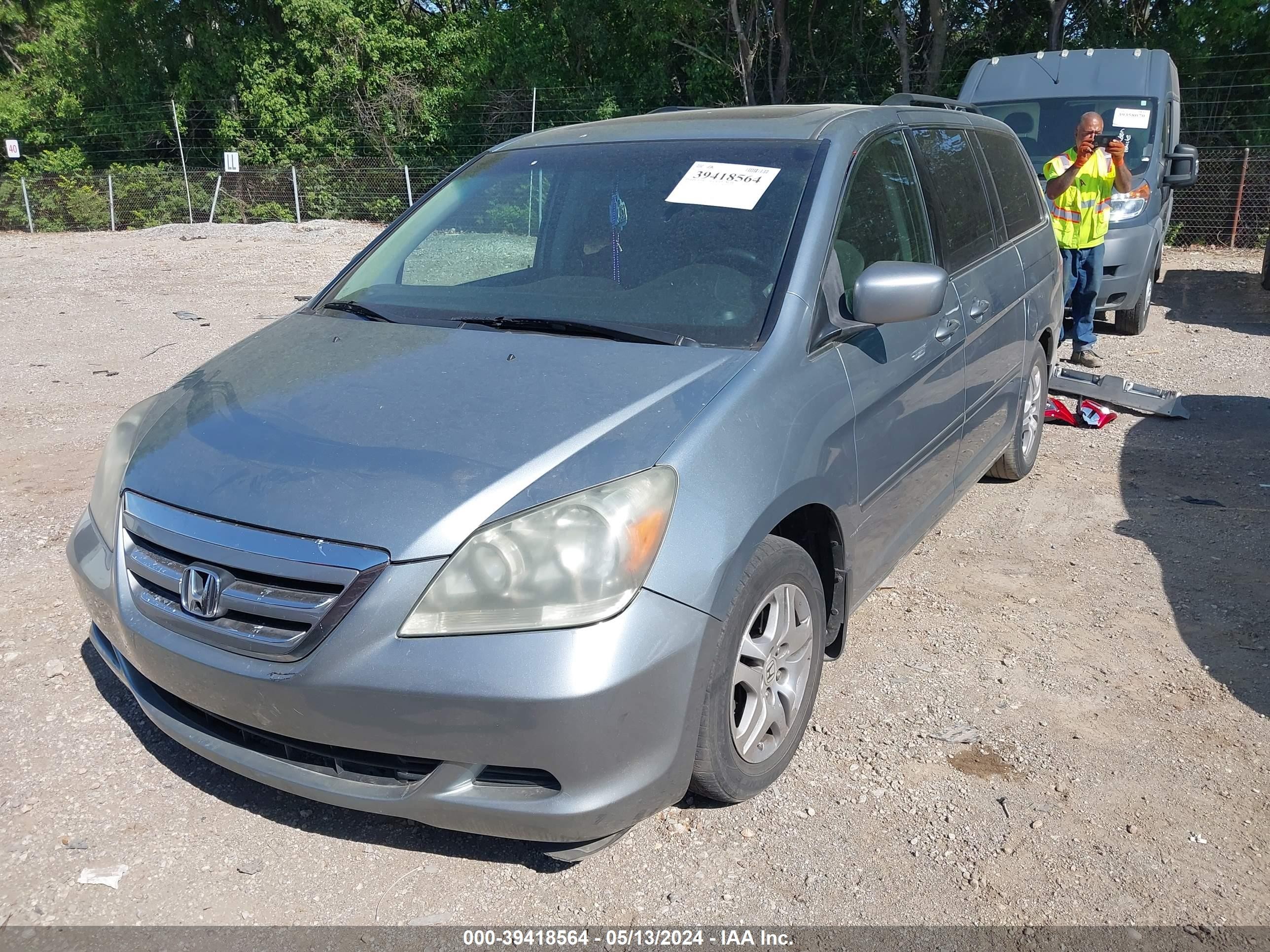 Photo 1 VIN: 5FNRL38667B045366 - HONDA ODYSSEY 