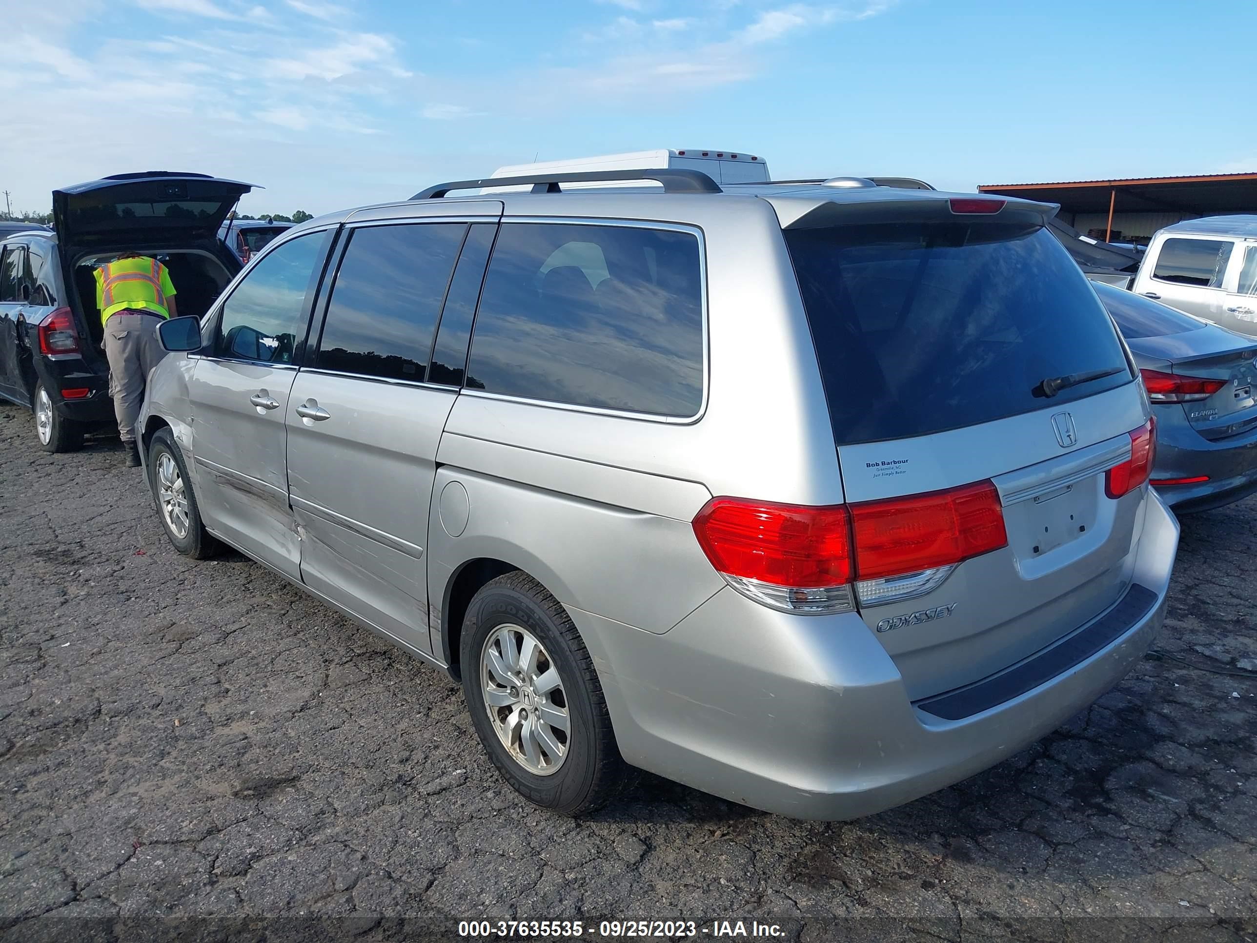 Photo 2 VIN: 5FNRL38668B097386 - HONDA ODYSSEY 