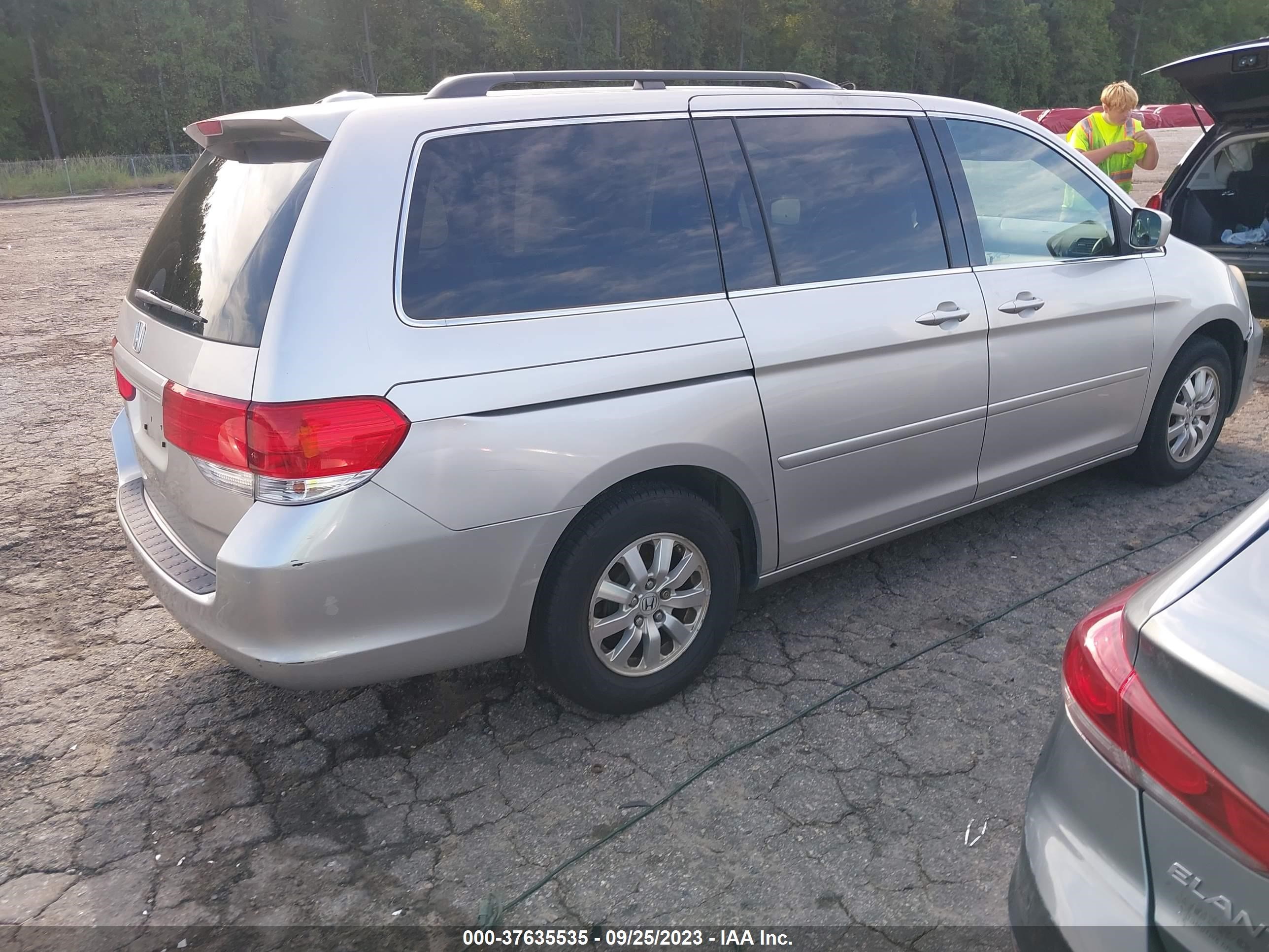 Photo 3 VIN: 5FNRL38668B097386 - HONDA ODYSSEY 