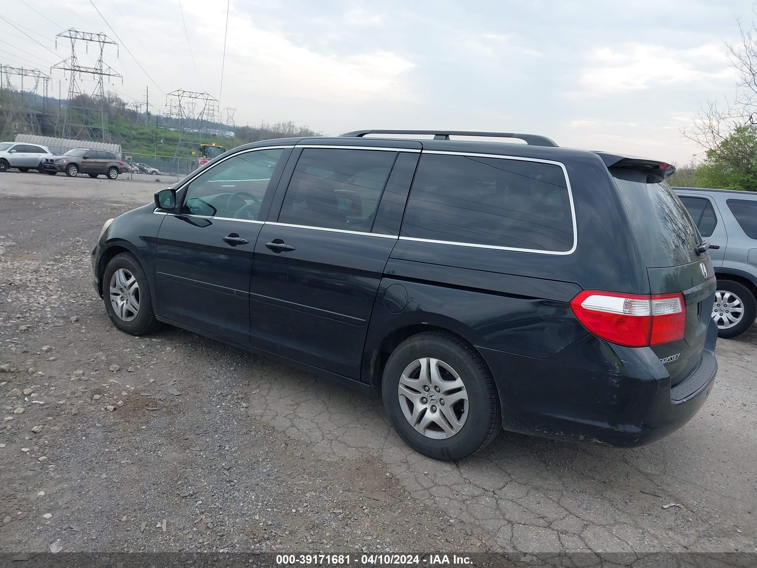 Photo 2 VIN: 5FNRL38677B117028 - HONDA ODYSSEY 