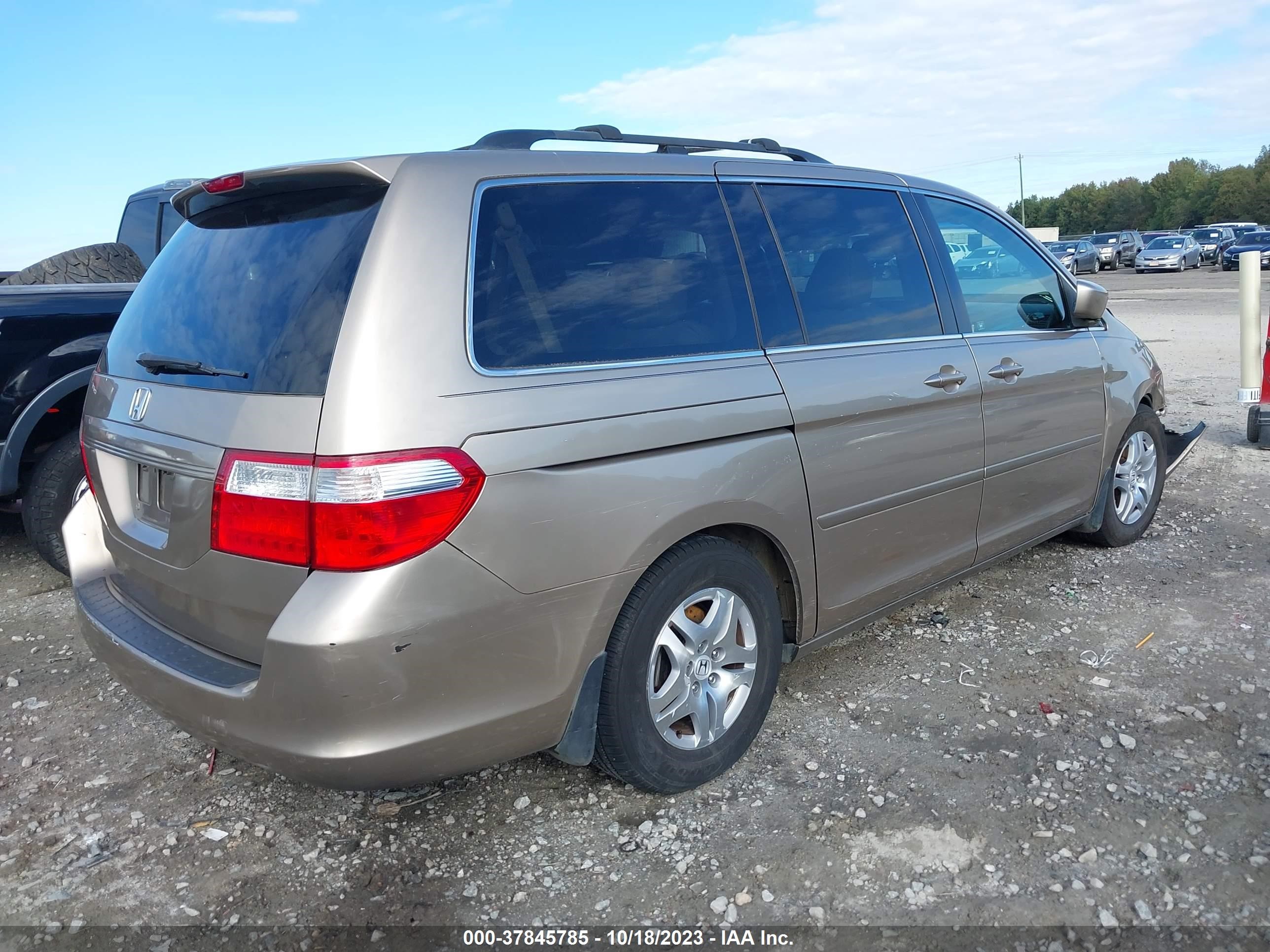 Photo 3 VIN: 5FNRL38677B438082 - HONDA ODYSSEY 