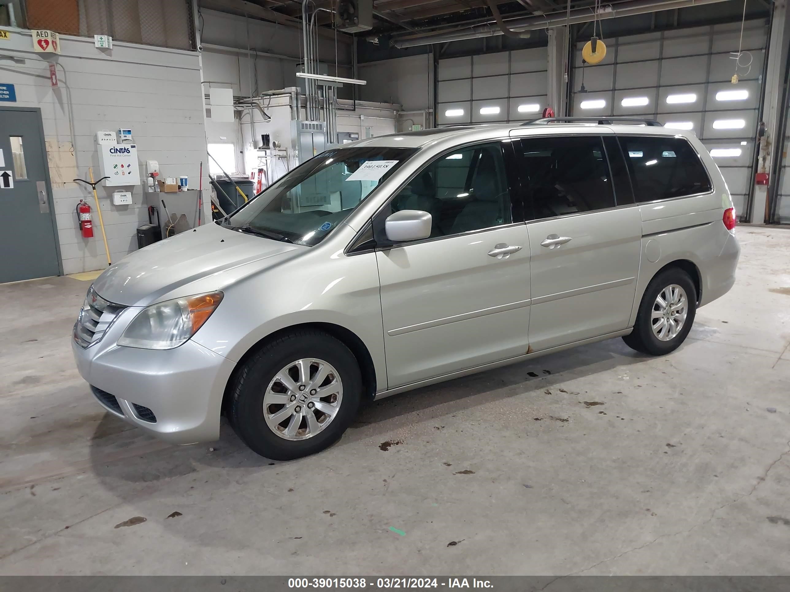 Photo 1 VIN: 5FNRL38688B002892 - HONDA ODYSSEY 