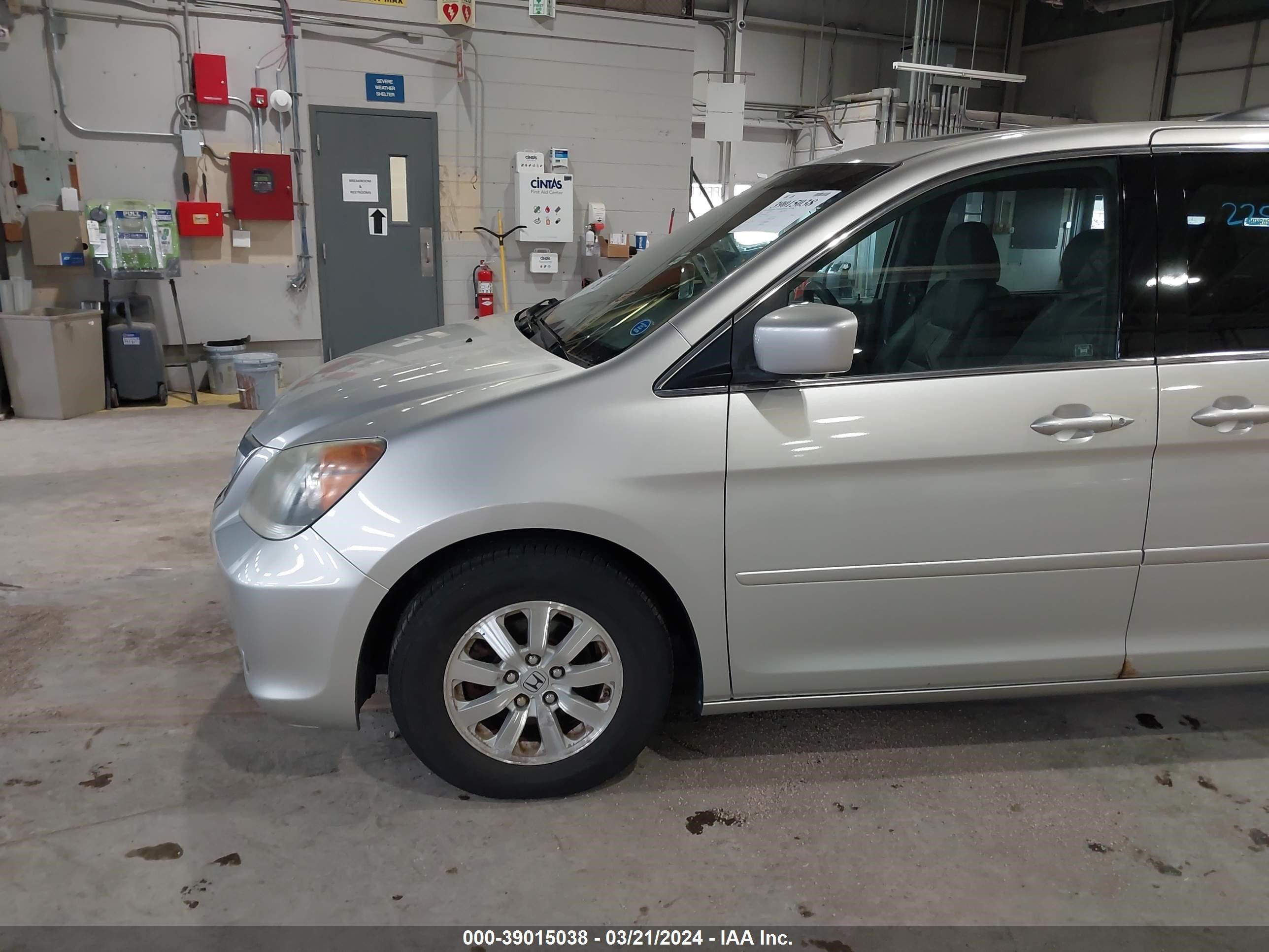 Photo 11 VIN: 5FNRL38688B002892 - HONDA ODYSSEY 