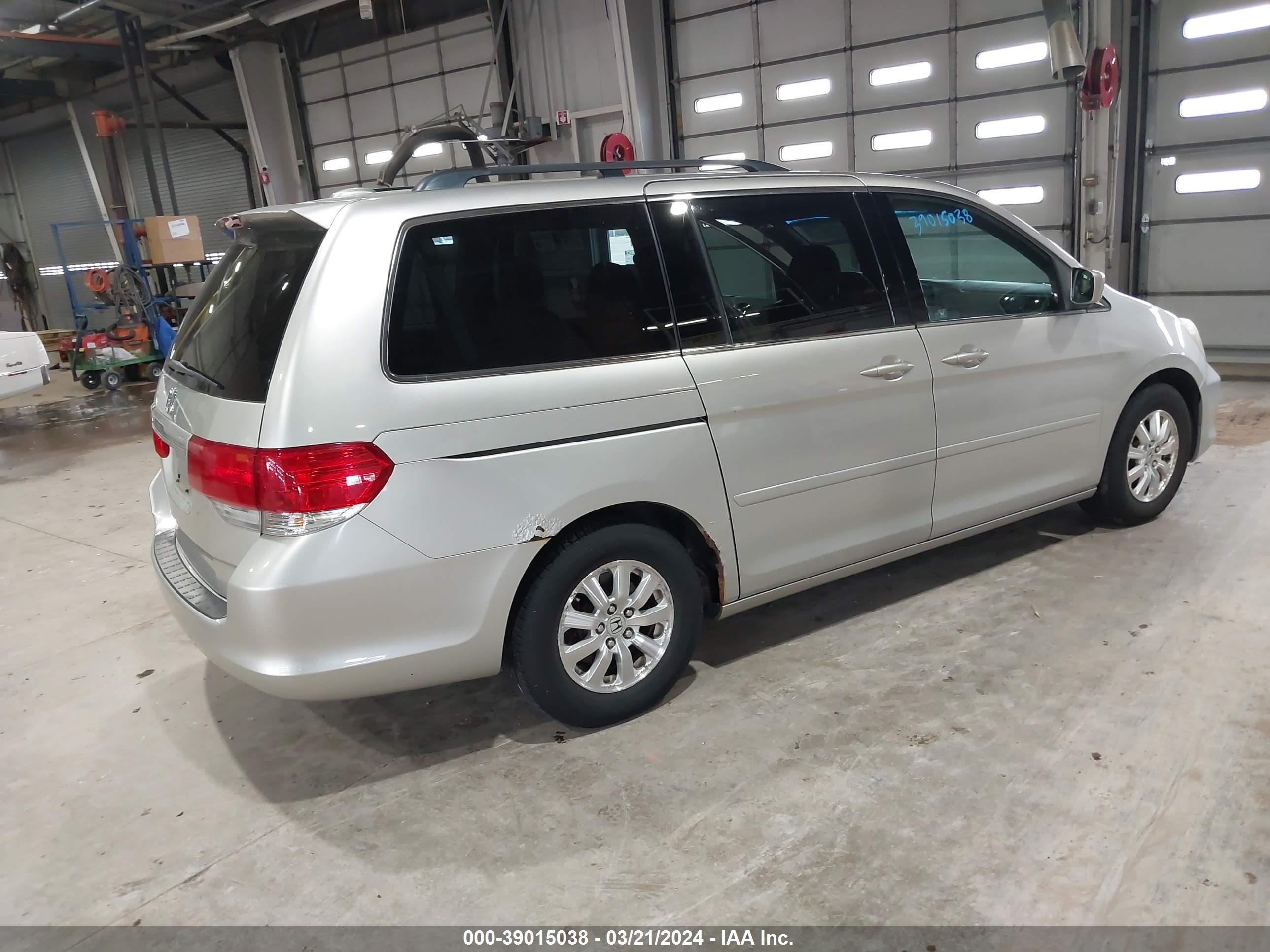 Photo 3 VIN: 5FNRL38688B002892 - HONDA ODYSSEY 