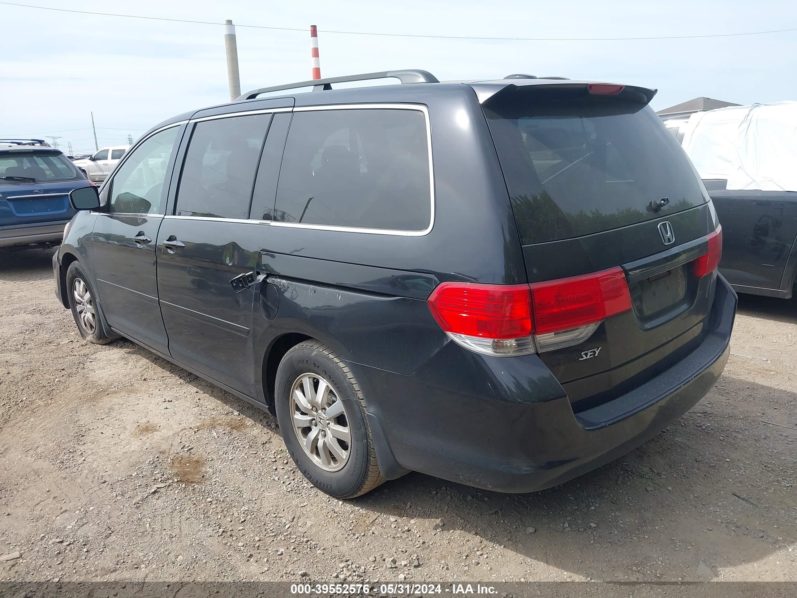 Photo 2 VIN: 5FNRL38688B050781 - HONDA ODYSSEY 