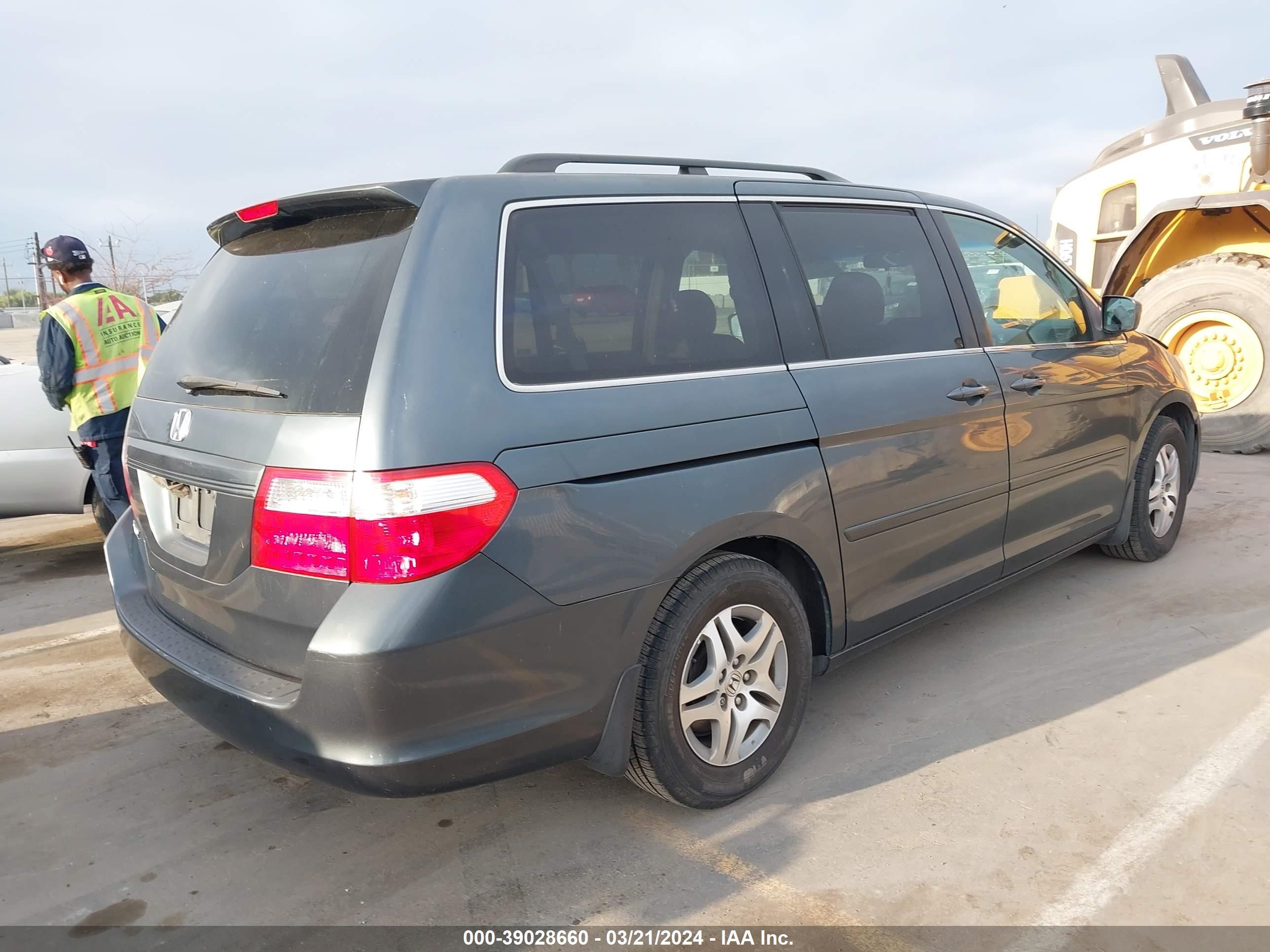 Photo 3 VIN: 5FNRL38696B436235 - HONDA ODYSSEY 