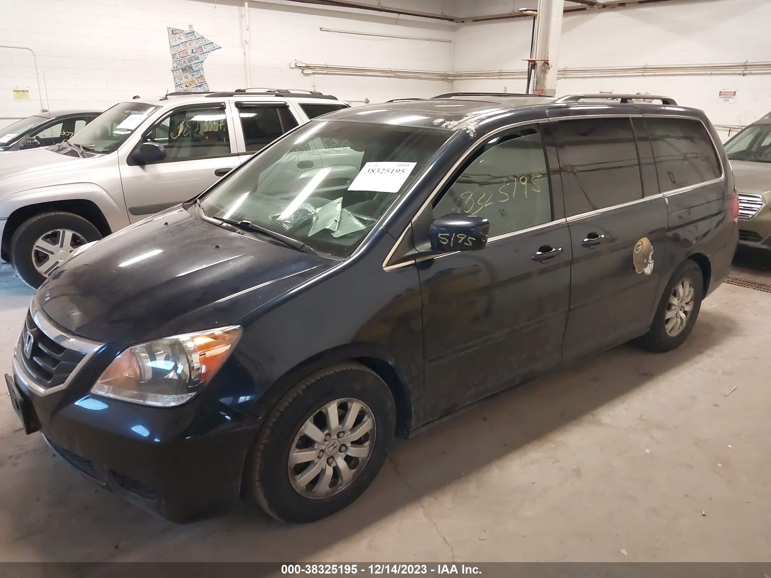 Photo 1 VIN: 5FNRL38698B060008 - HONDA ODYSSEY 