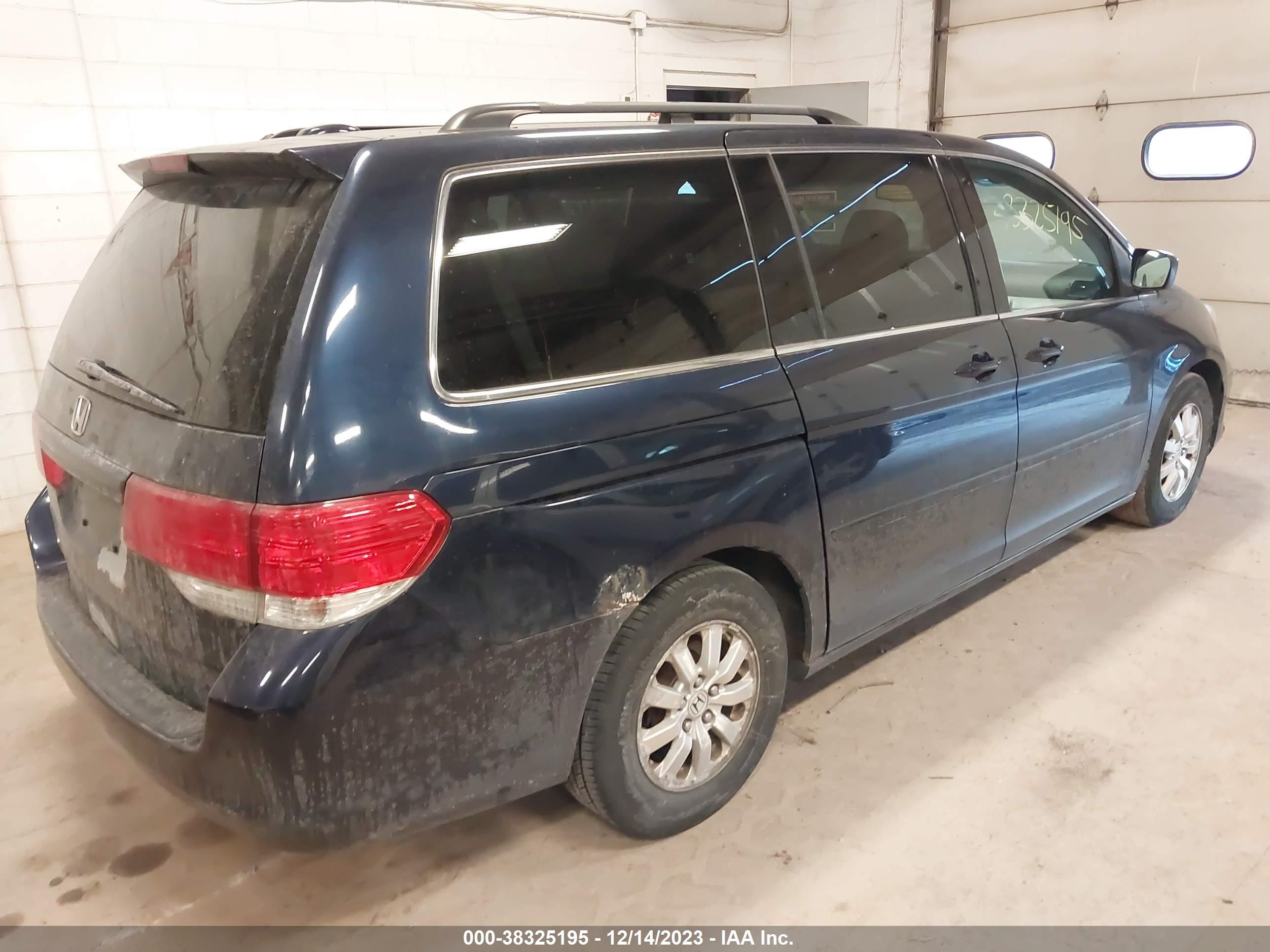 Photo 3 VIN: 5FNRL38698B060008 - HONDA ODYSSEY 