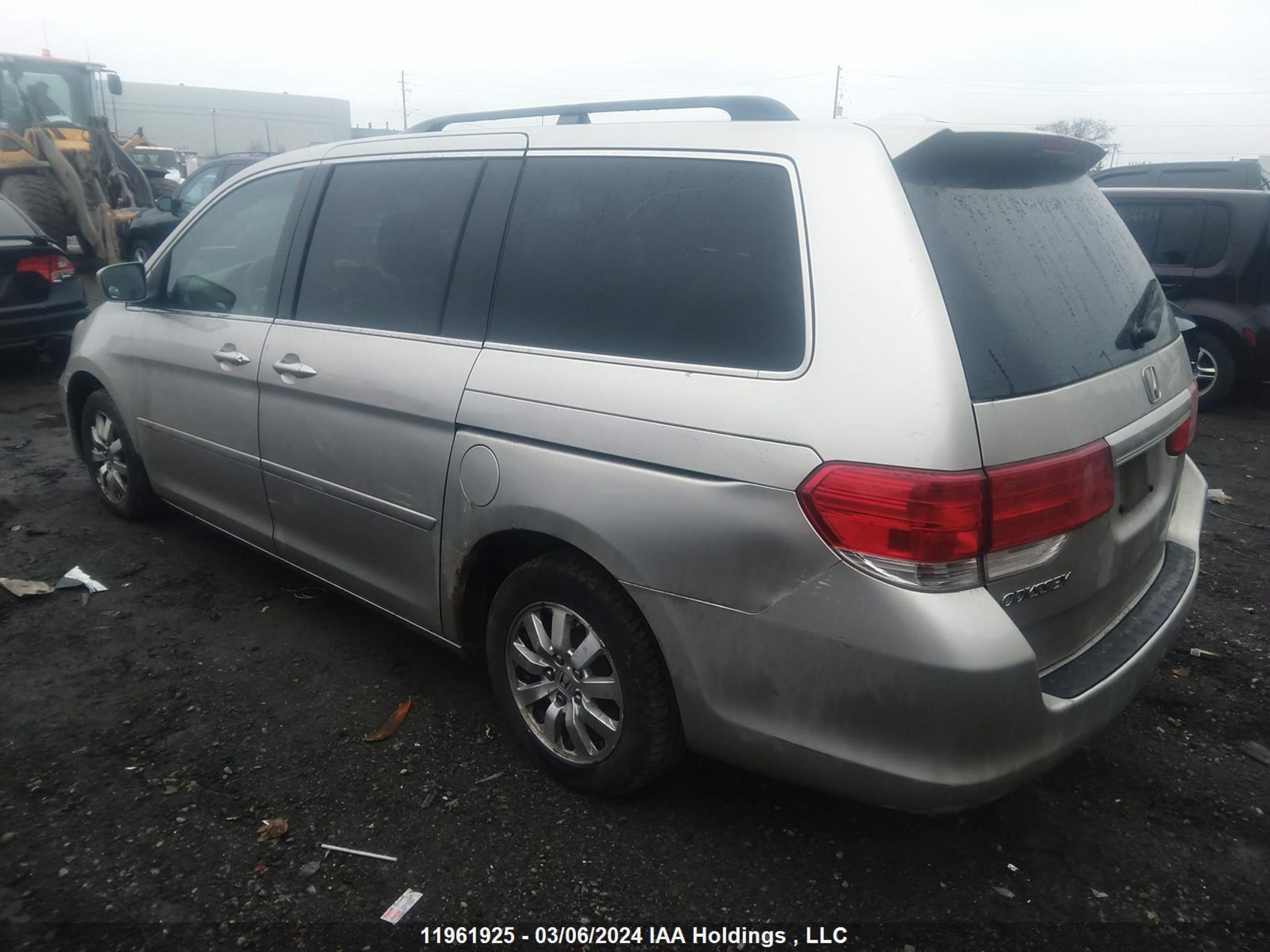 Photo 2 VIN: 5FNRL38698B504147 - HONDA ODYSSEY 