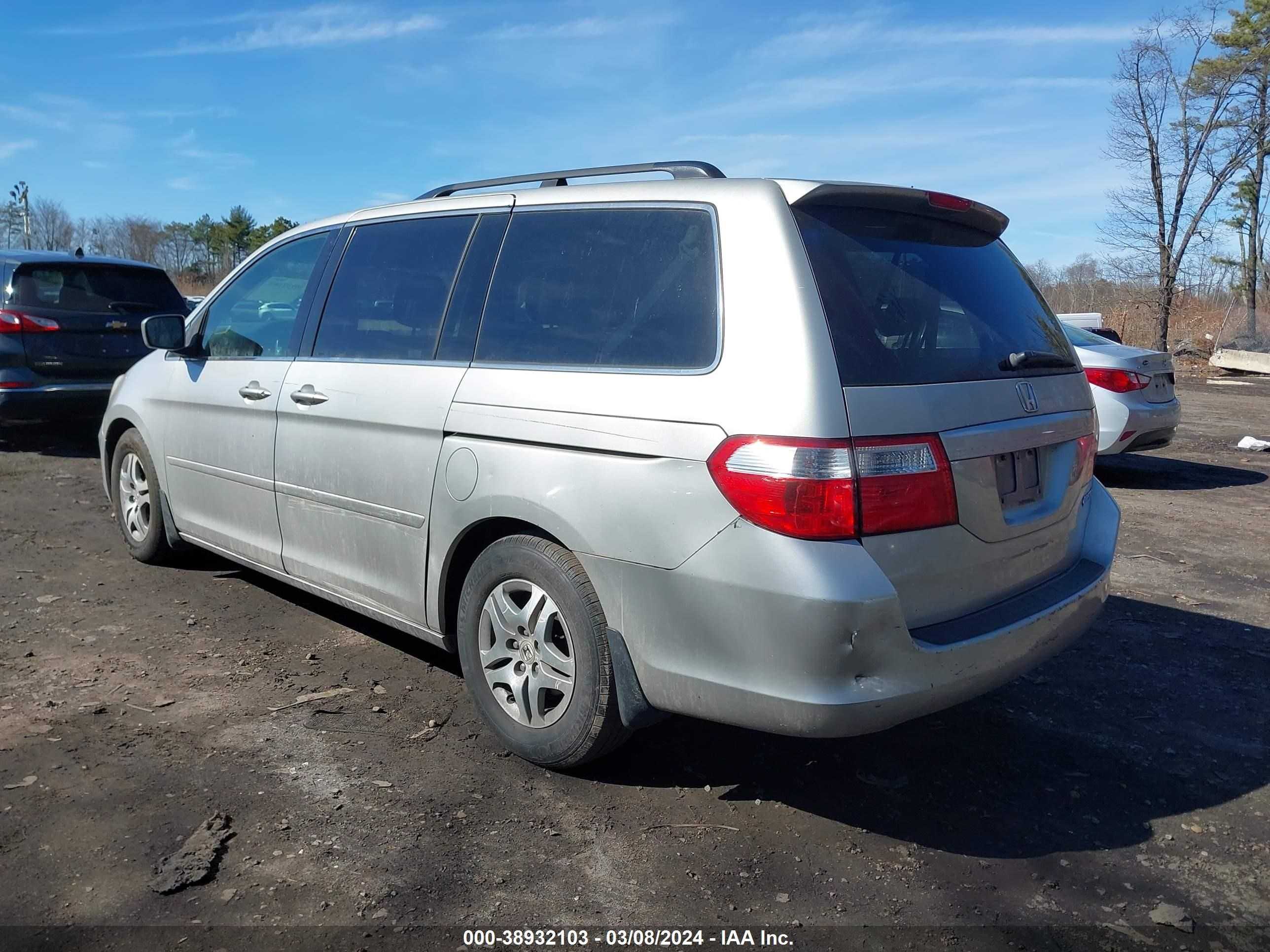 Photo 2 VIN: 5FNRL386X5B059963 - HONDA ODYSSEY 