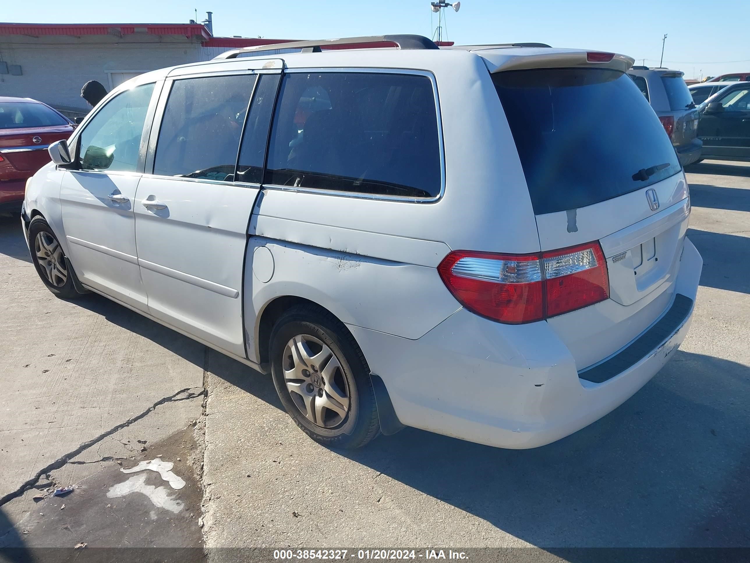 Photo 2 VIN: 5FNRL386X5B412704 - HONDA ODYSSEY 