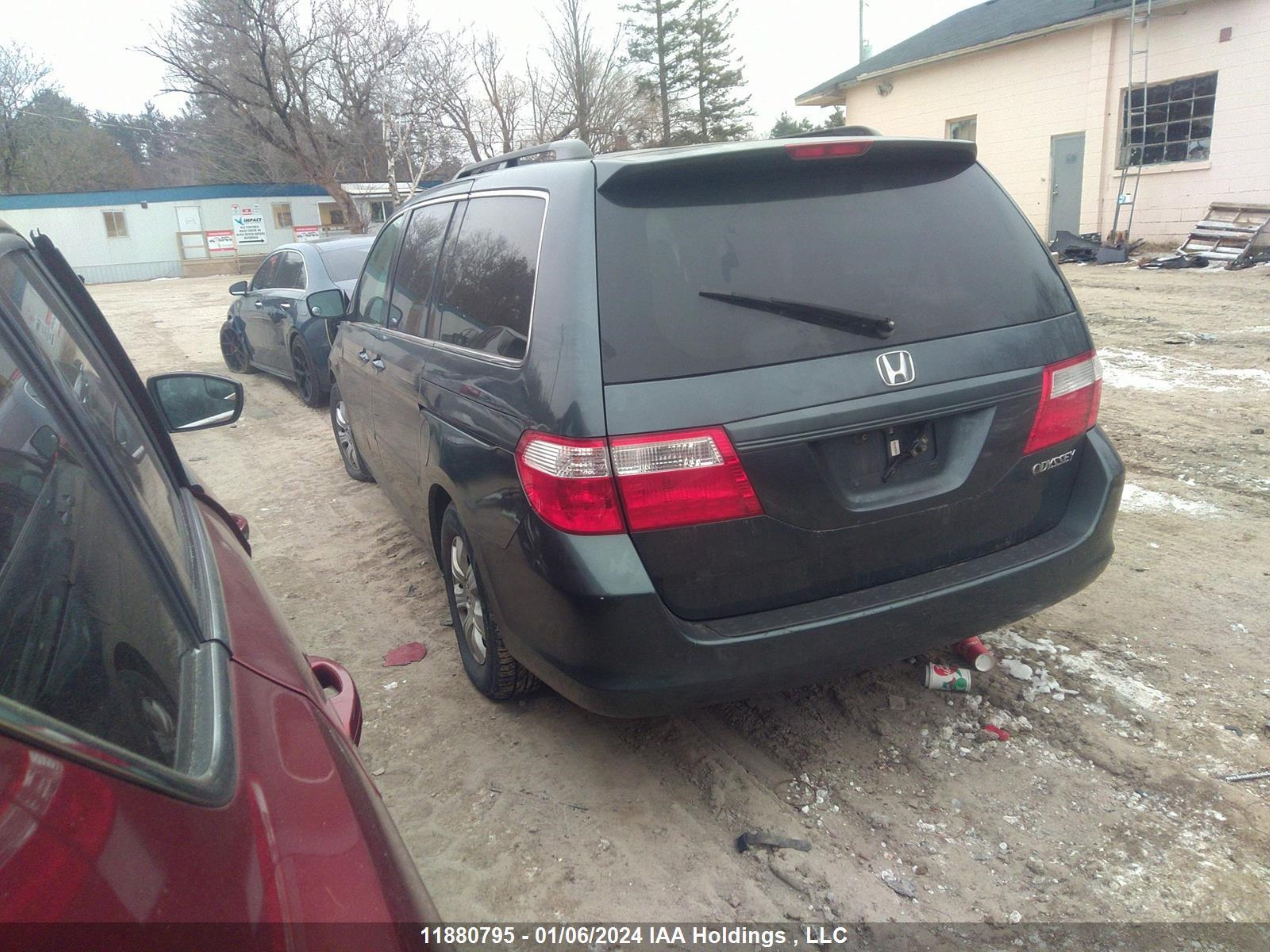 Photo 2 VIN: 5FNRL386X5B504962 - HONDA ODYSSEY 