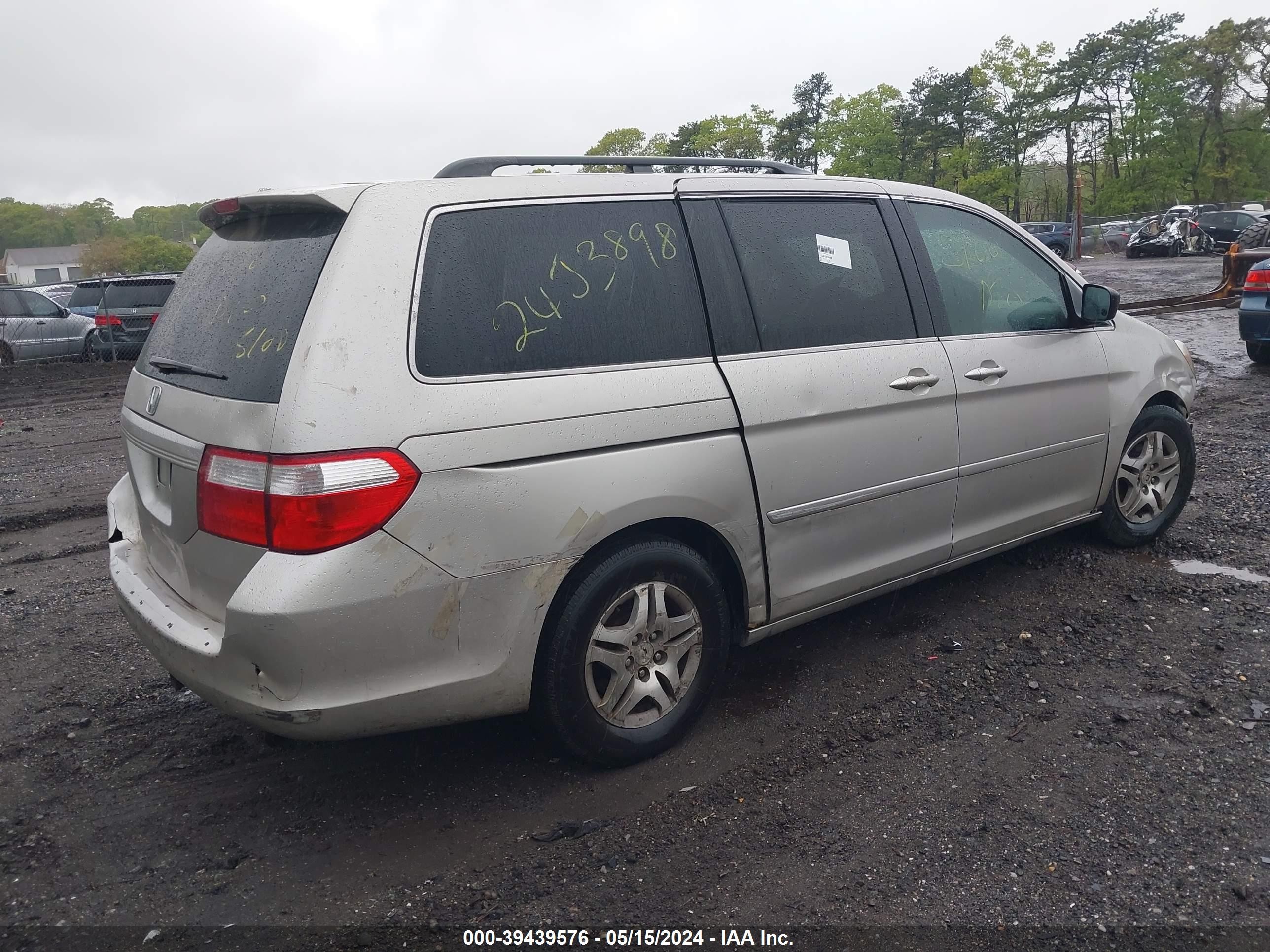 Photo 3 VIN: 5FNRL386X6B075856 - HONDA ODYSSEY 