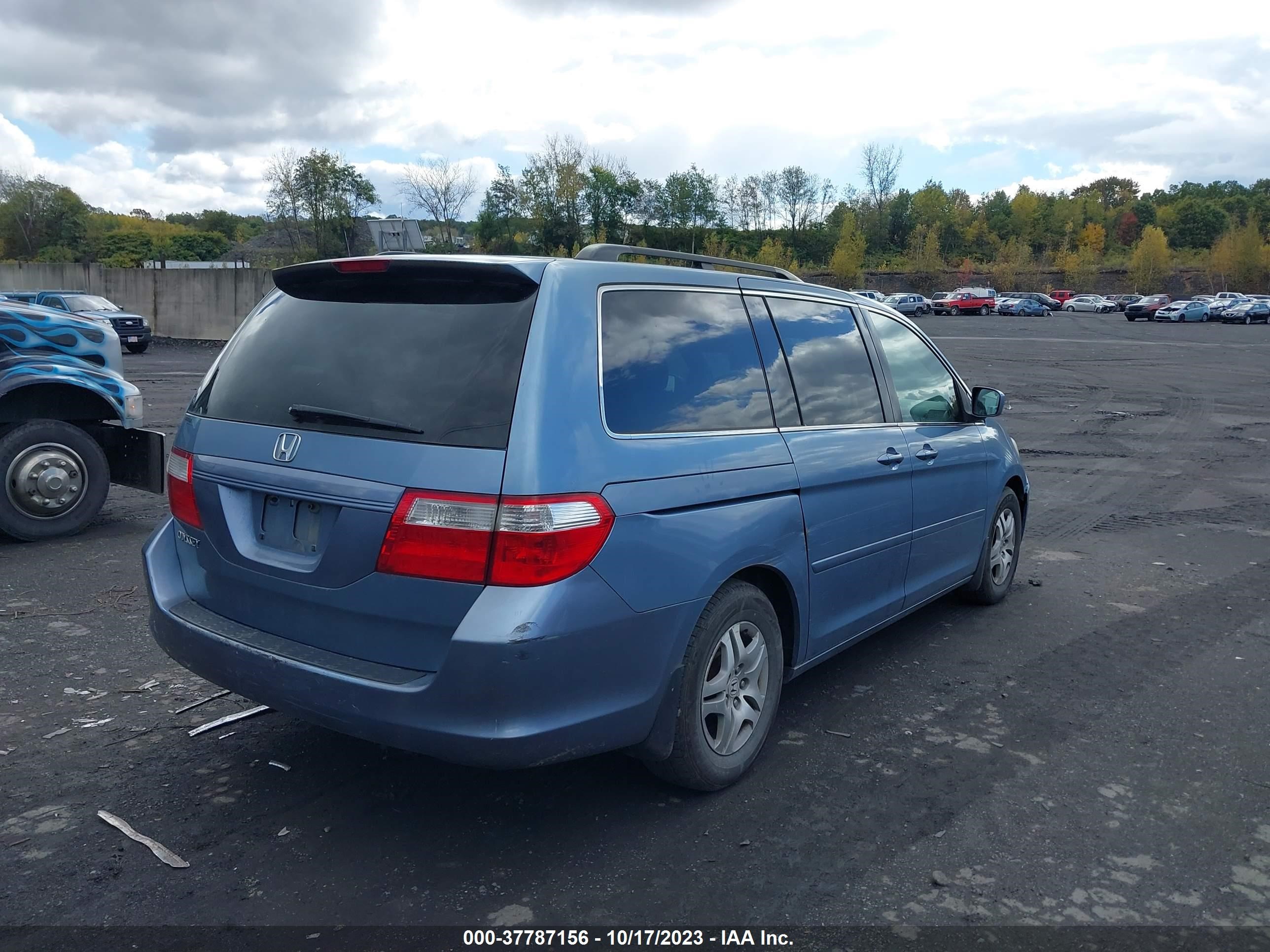 Photo 3 VIN: 5FNRL386X7B126788 - HONDA ODYSSEY 